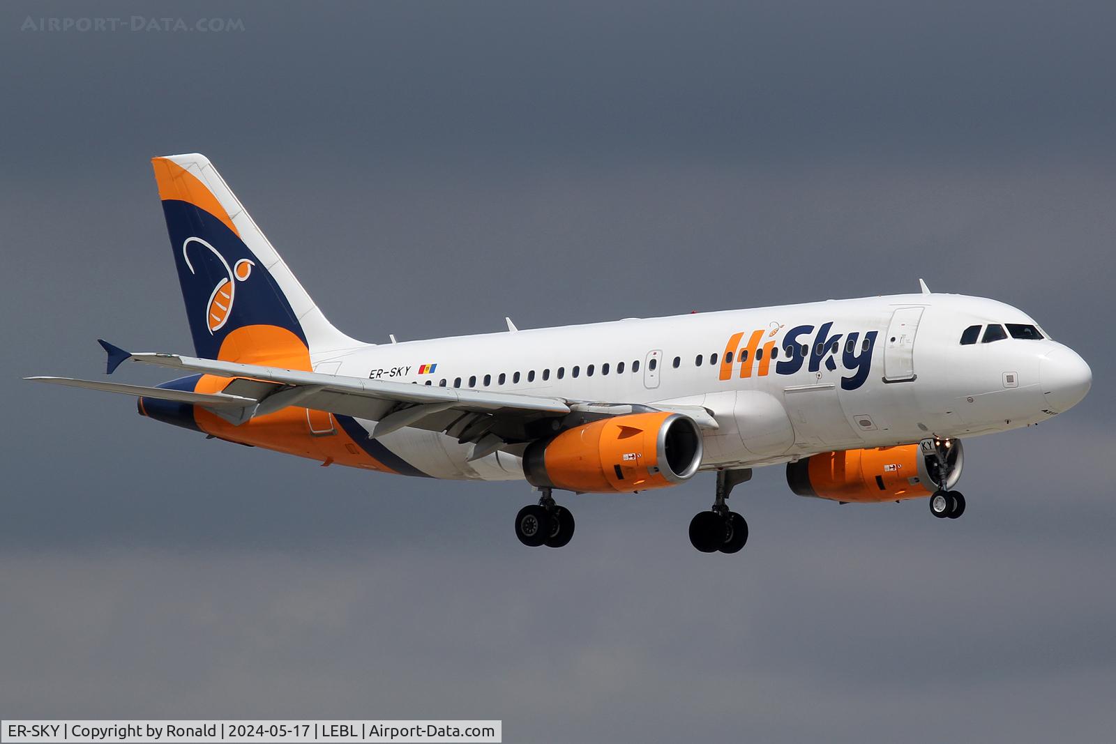 ER-SKY, 2004 Airbus A319-131 C/N 2326, at bcn