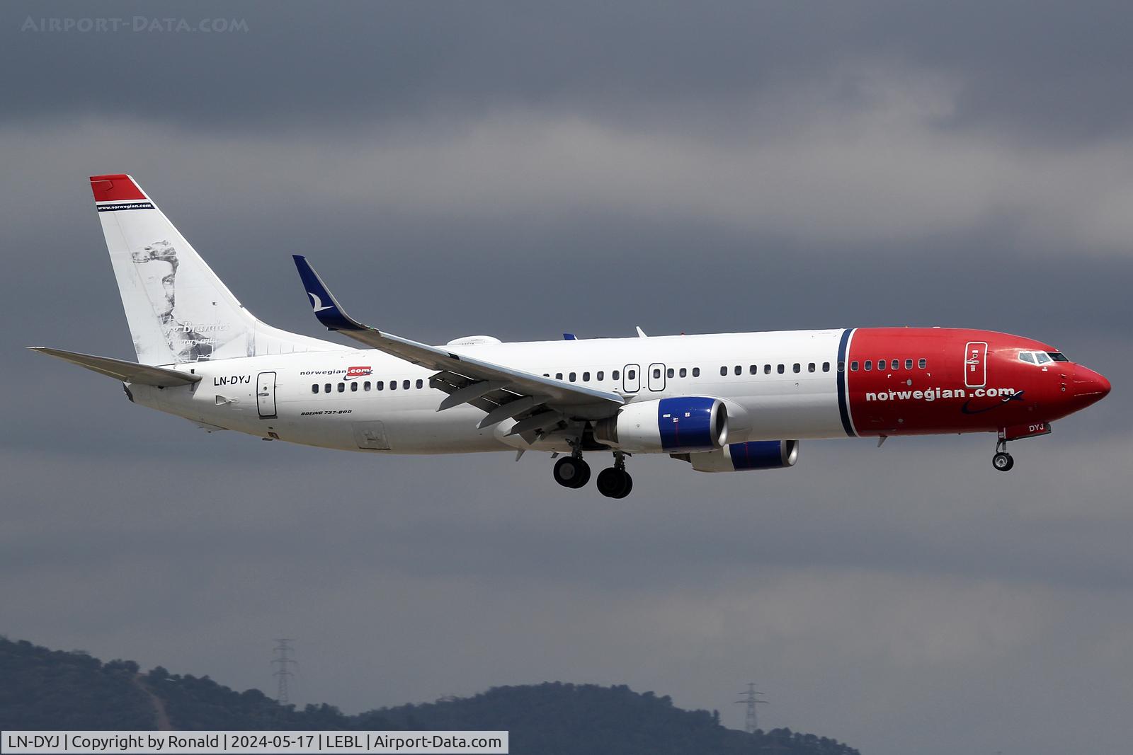 LN-DYJ, 2010 Boeing 737-8JP C/N 39045, at bcn