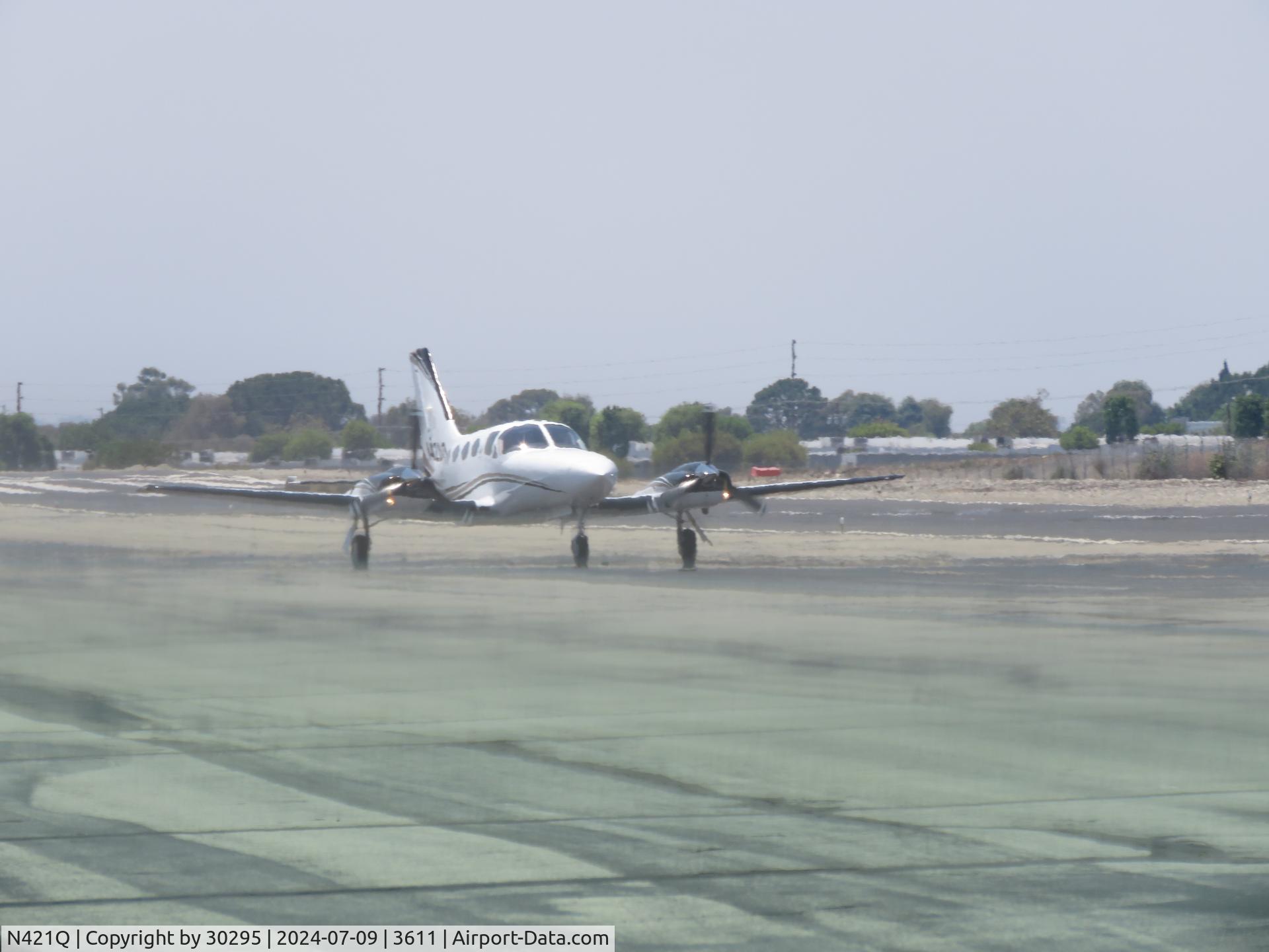 N421Q, Cessna 421C Golden Eagle C/N 421C0303, Taxiing