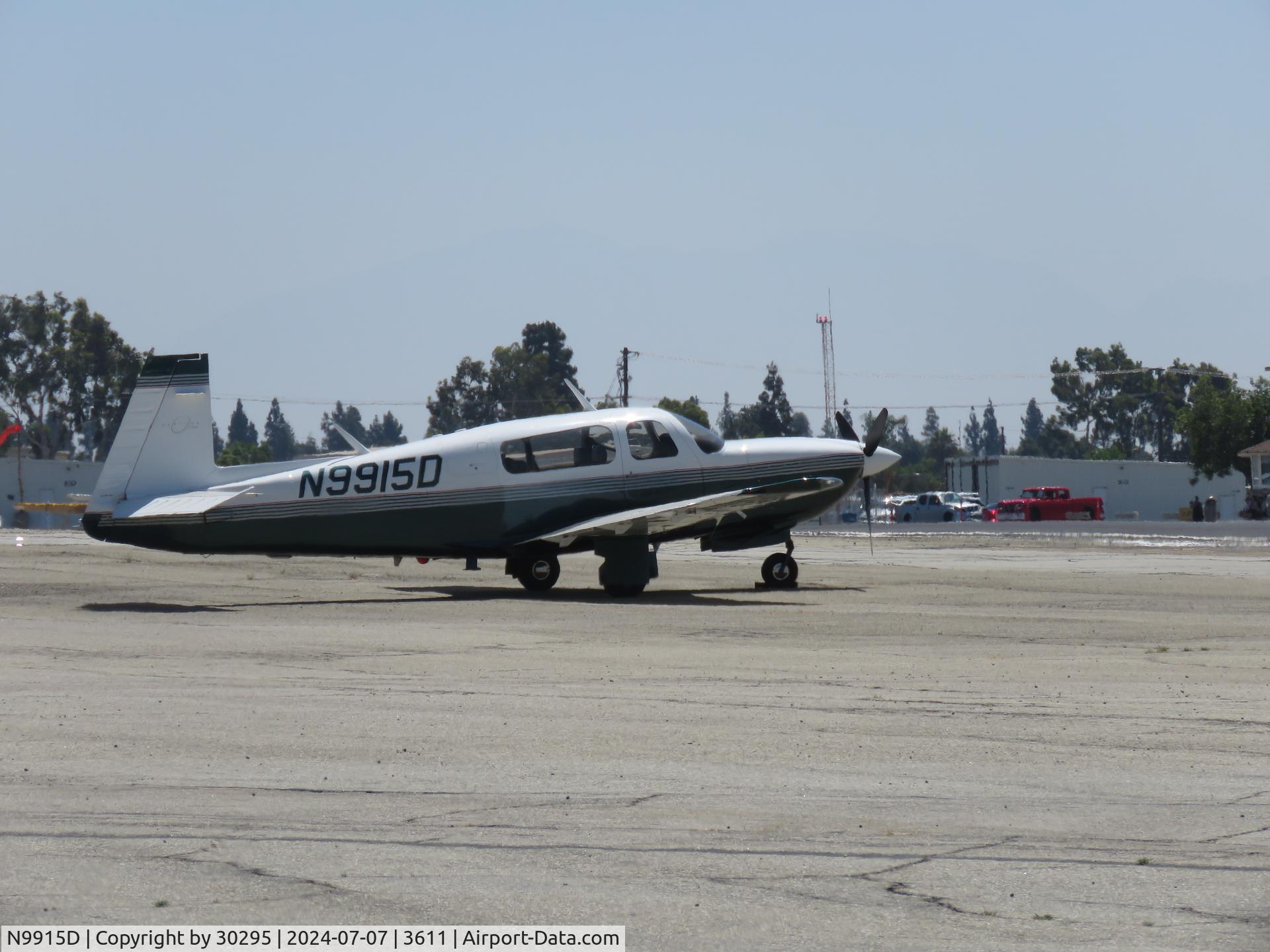N9915D, 1996 Mooney M20R Ovation C/N 29-0090, Parked