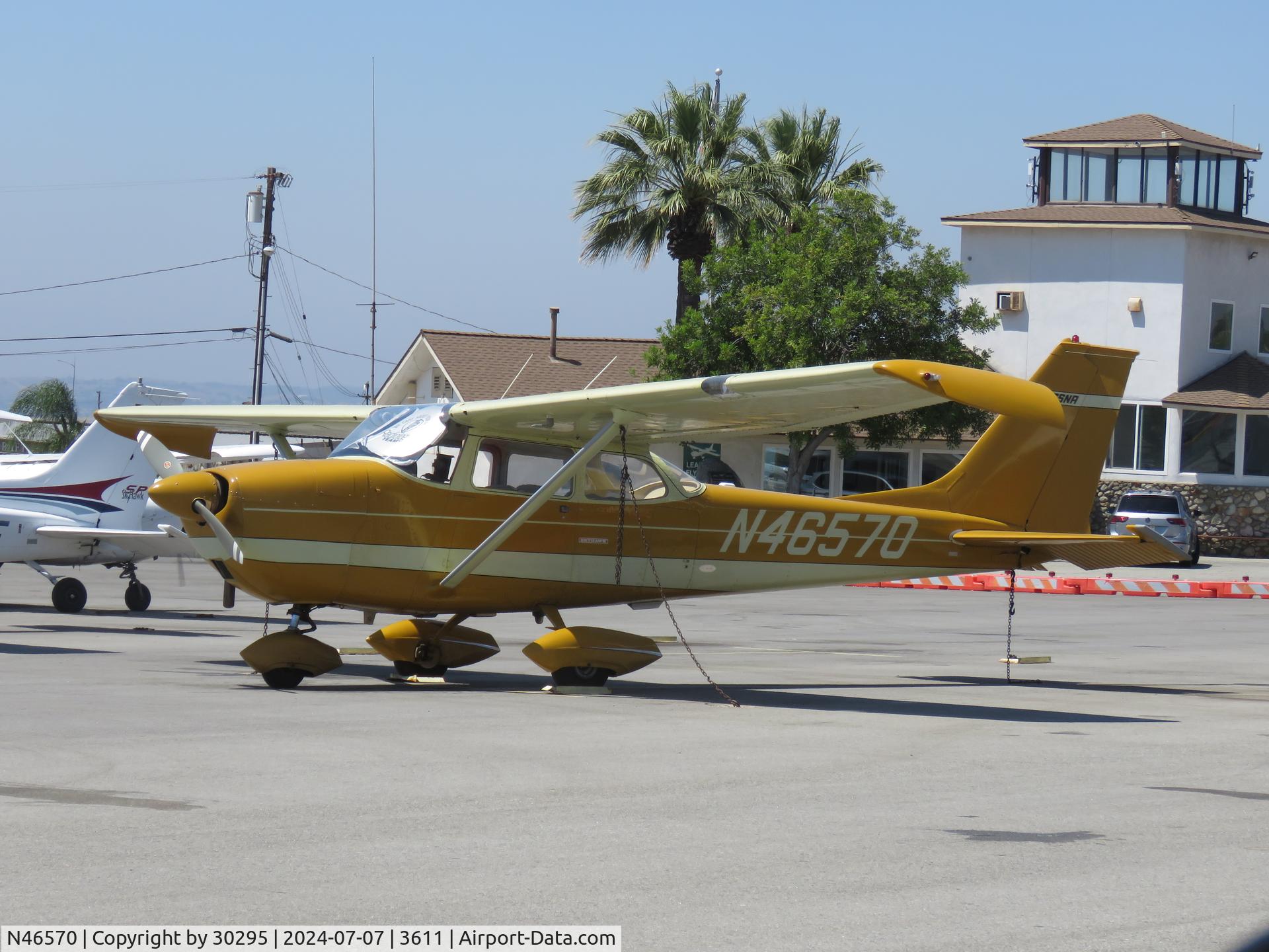 N46570, 1968 Cessna 172K Skyhawk C/N 17257358, Parked