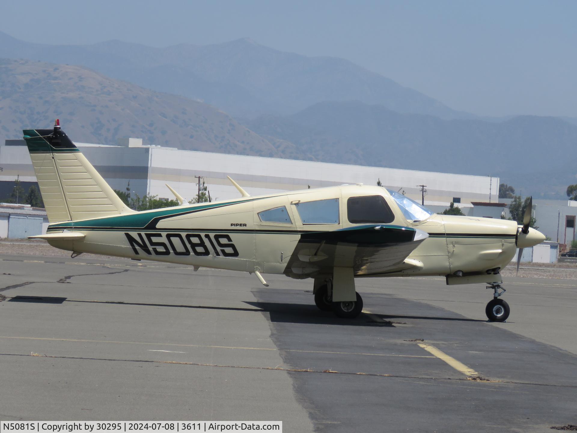 N5081S, 1971 Piper PA-28R-200 C/N 28R-7135081, Parked