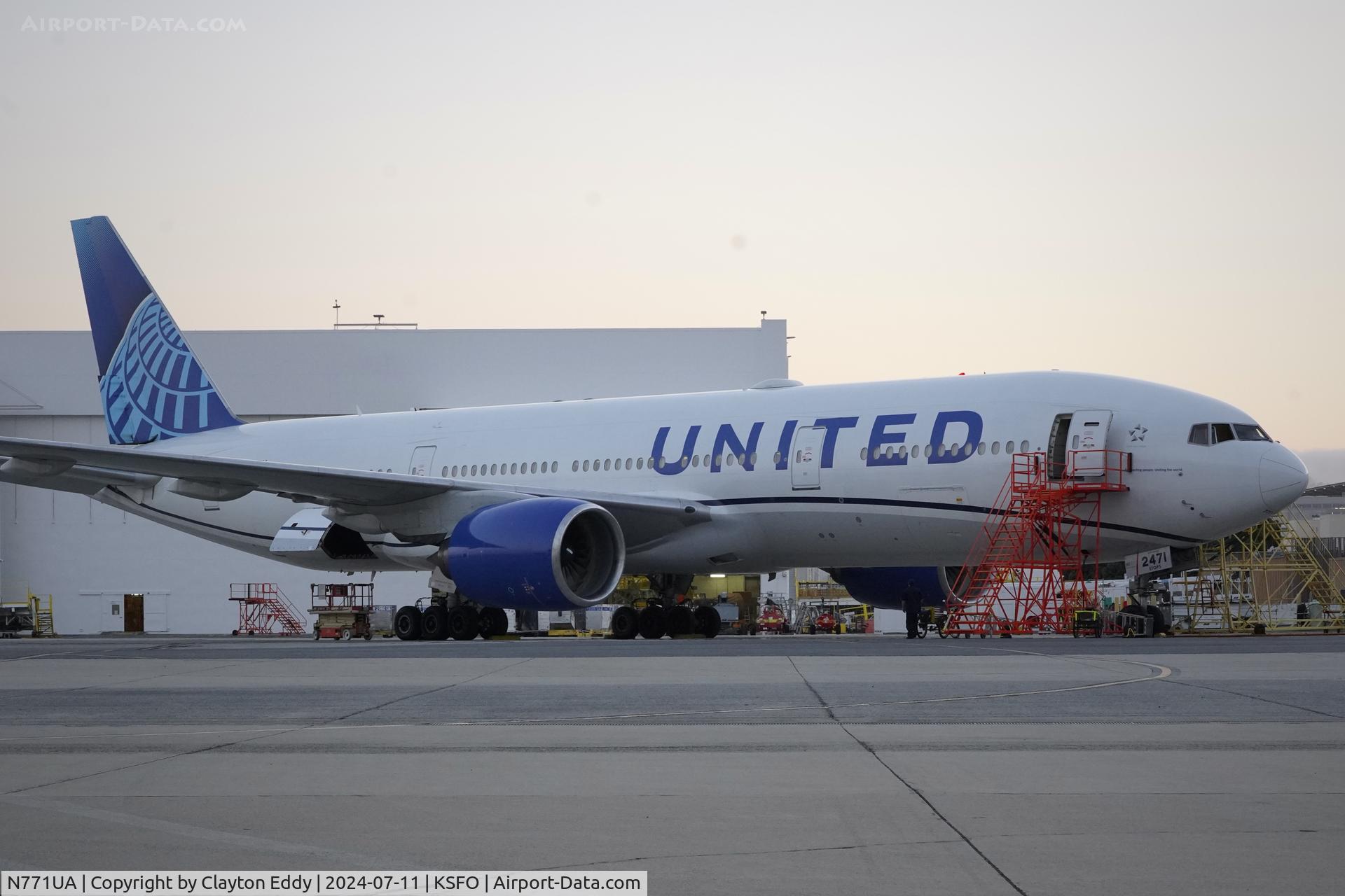 N771UA, 1995 Boeing 777-222 C/N 26932, SFO 2024.