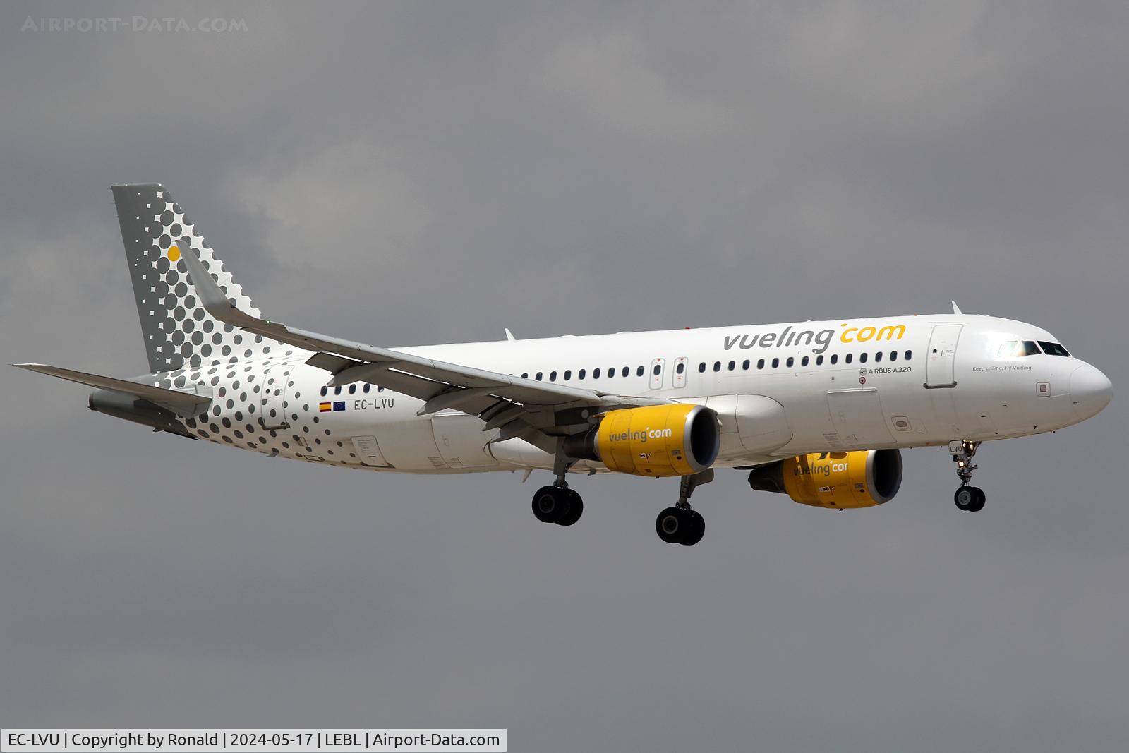 EC-LVU, 2013 Airbus A320-214 C/N 5616, at bcn