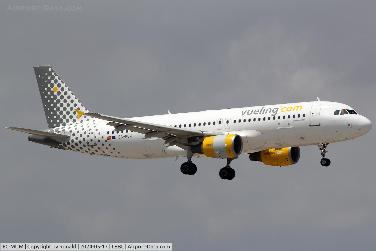 EC-MUM, 2009 Airbus A320-214 C/N 4101, at bcn
