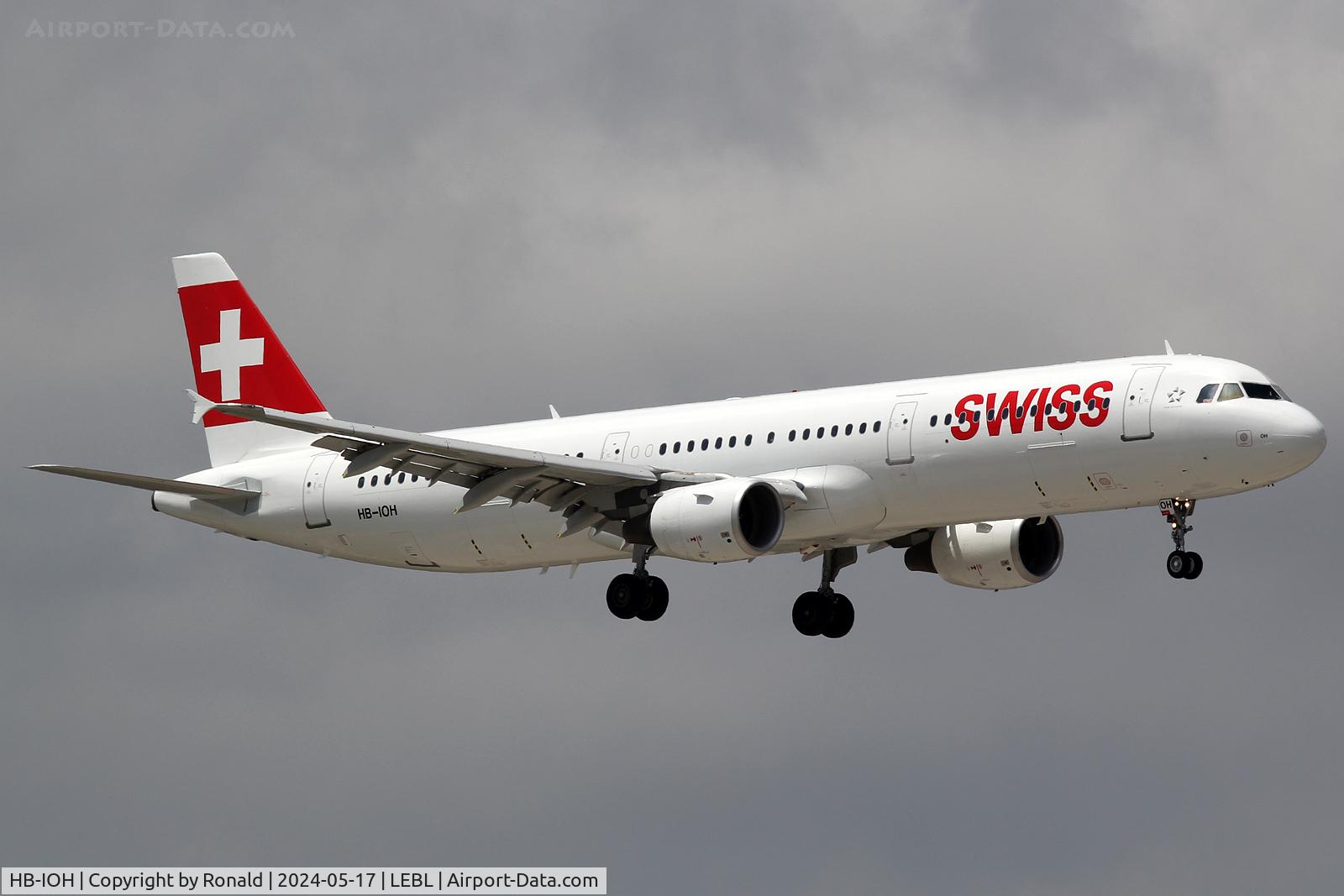 HB-IOH, 1997 Airbus A321-111 C/N 664, at bcn
