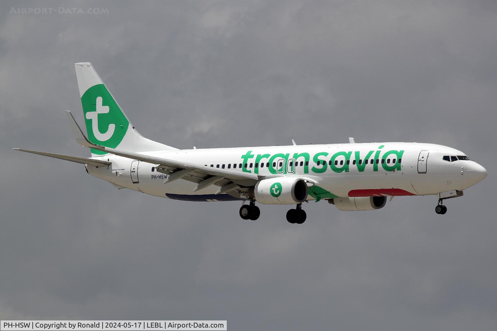 PH-HSW, 2009 Boeing 737-8K2 C/N 37160, at bcn