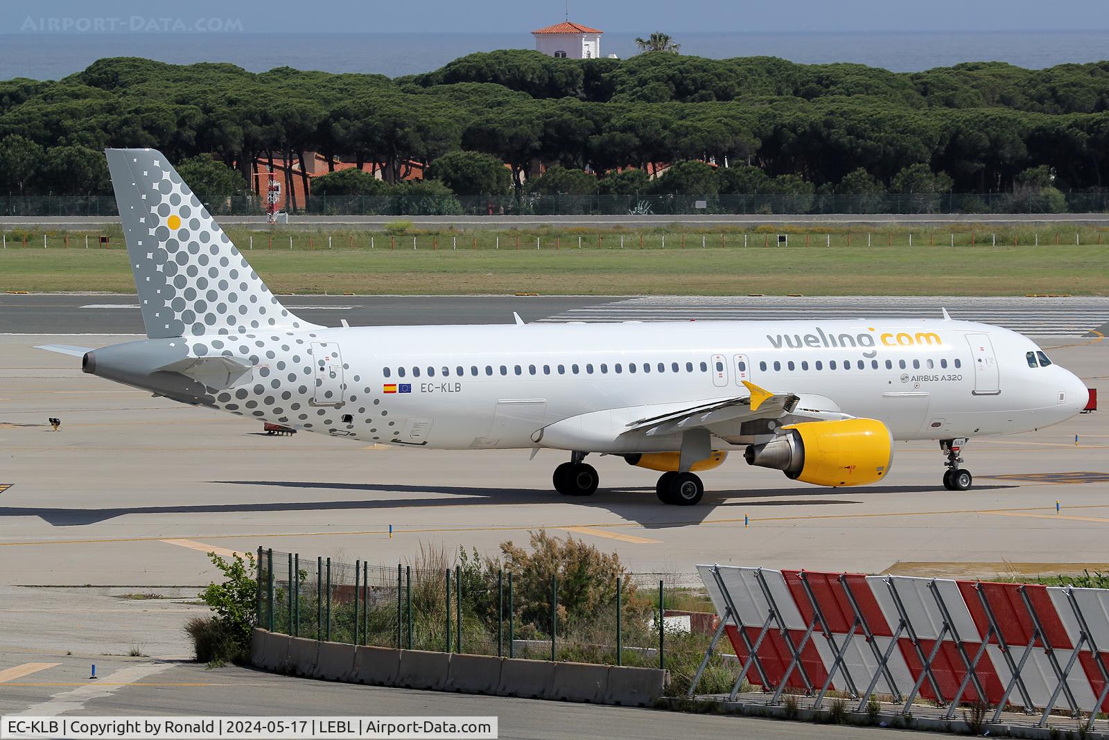EC-KLB, 2007 Airbus A320-214 C/N 3321, at bcn