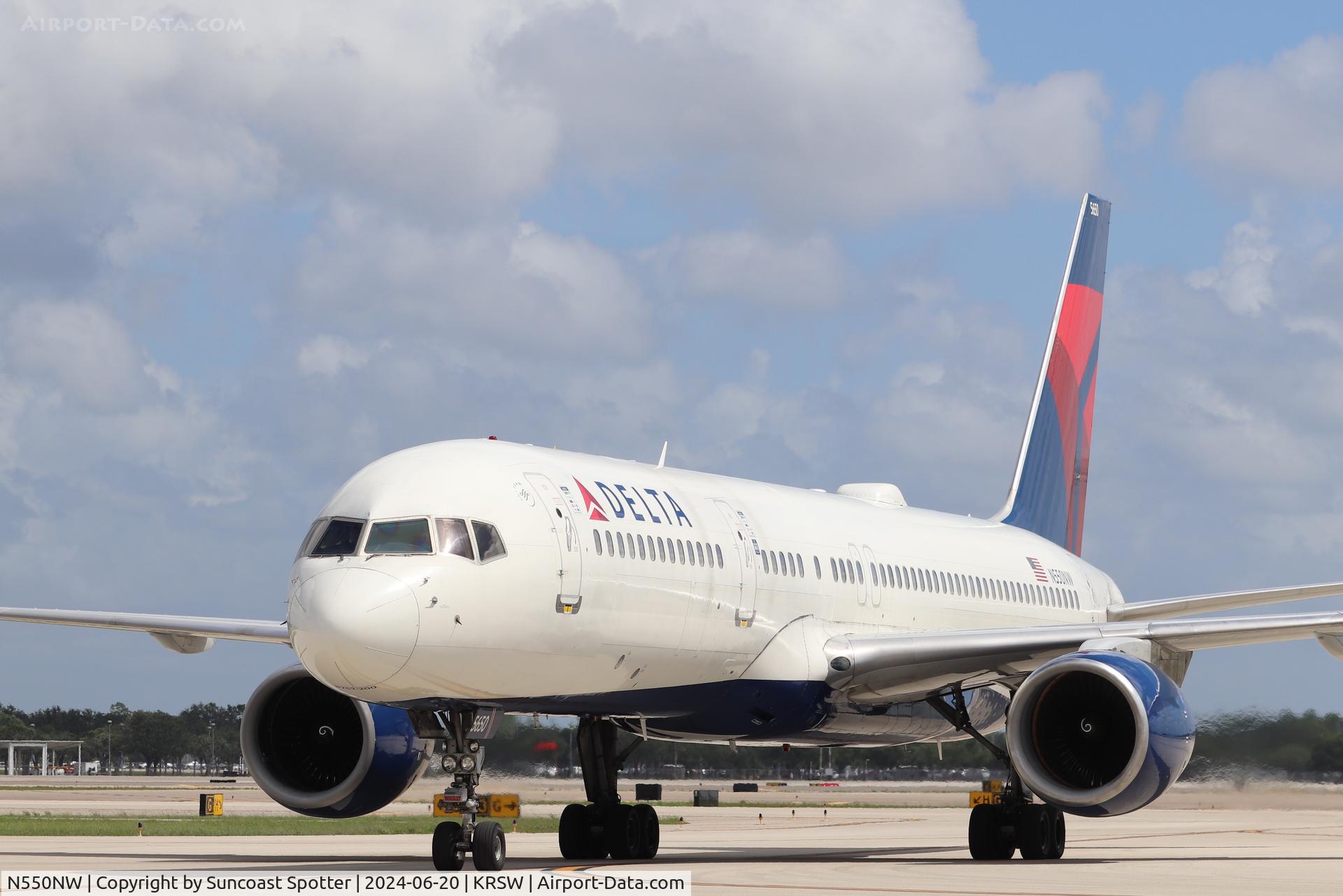 N550NW, 2001 Boeing 757-251 C/N 26497, Delta Flight 1089 taxis at Southwest Florida International Airport prior to flight to Hartsfield Jackson Atlanta International Airport
