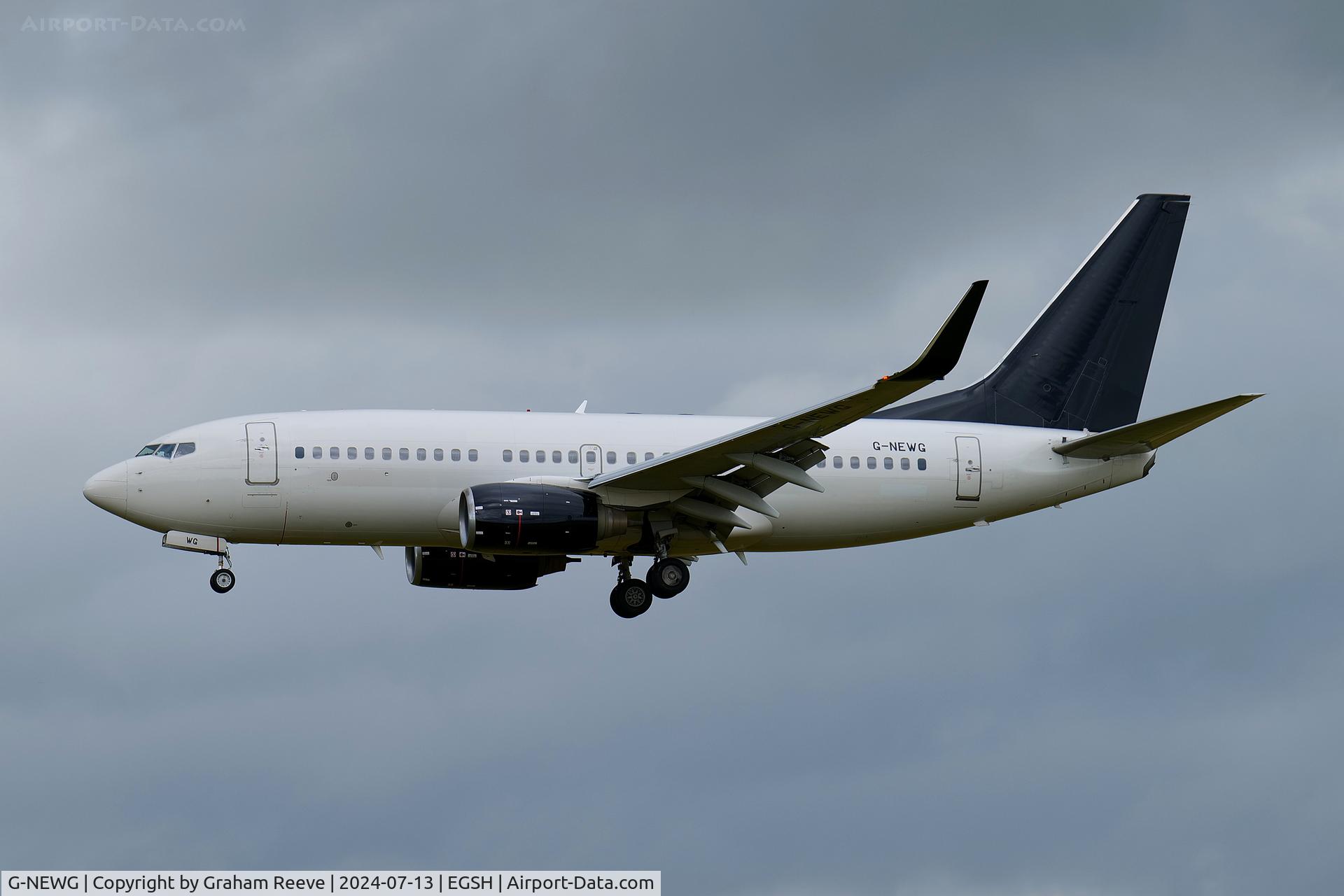 G-NEWG, 2002 Boeing 737-76N C/N 29885, Landing at Norwich.