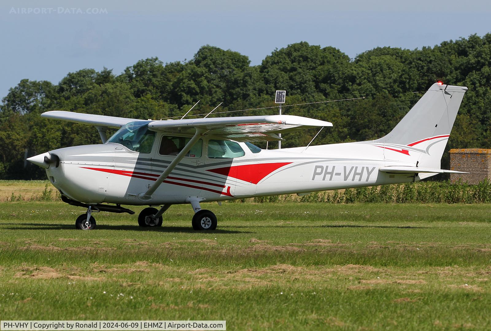 PH-VHY, 1981 Cessna 172P C/N 172-74314, at ehmz