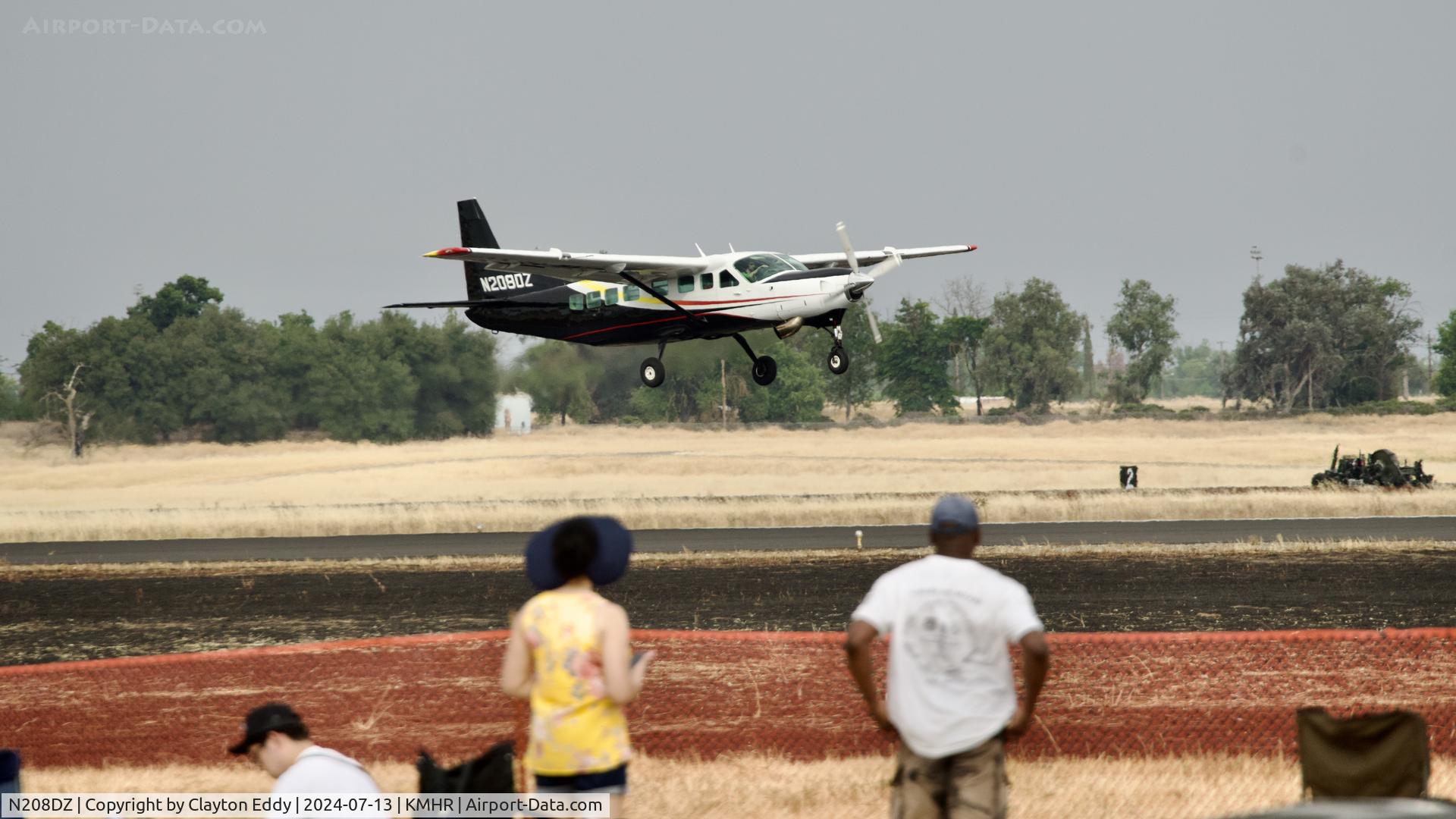N208DZ, 1998 Cessna 208B  Caravan C/N 208B0717, Parachute plane departing with the jumpers, airshow opening. Capital airshow Mather airport in California 2024.