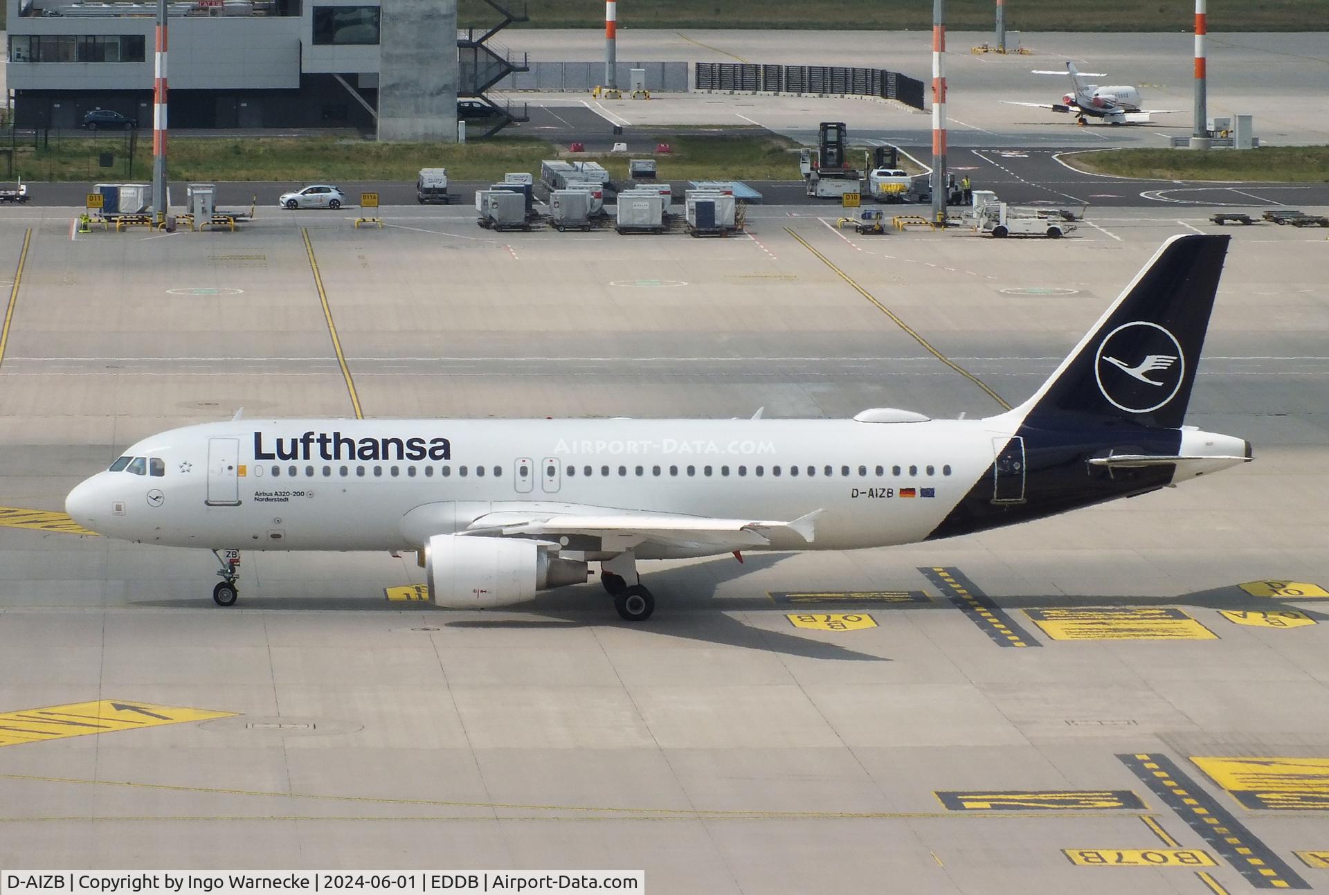 D-AIZB, 2009 Airbus A320-214 C/N 4120, Airbus A320-214 of Lufthansa at Berlin Brandenburg airport
