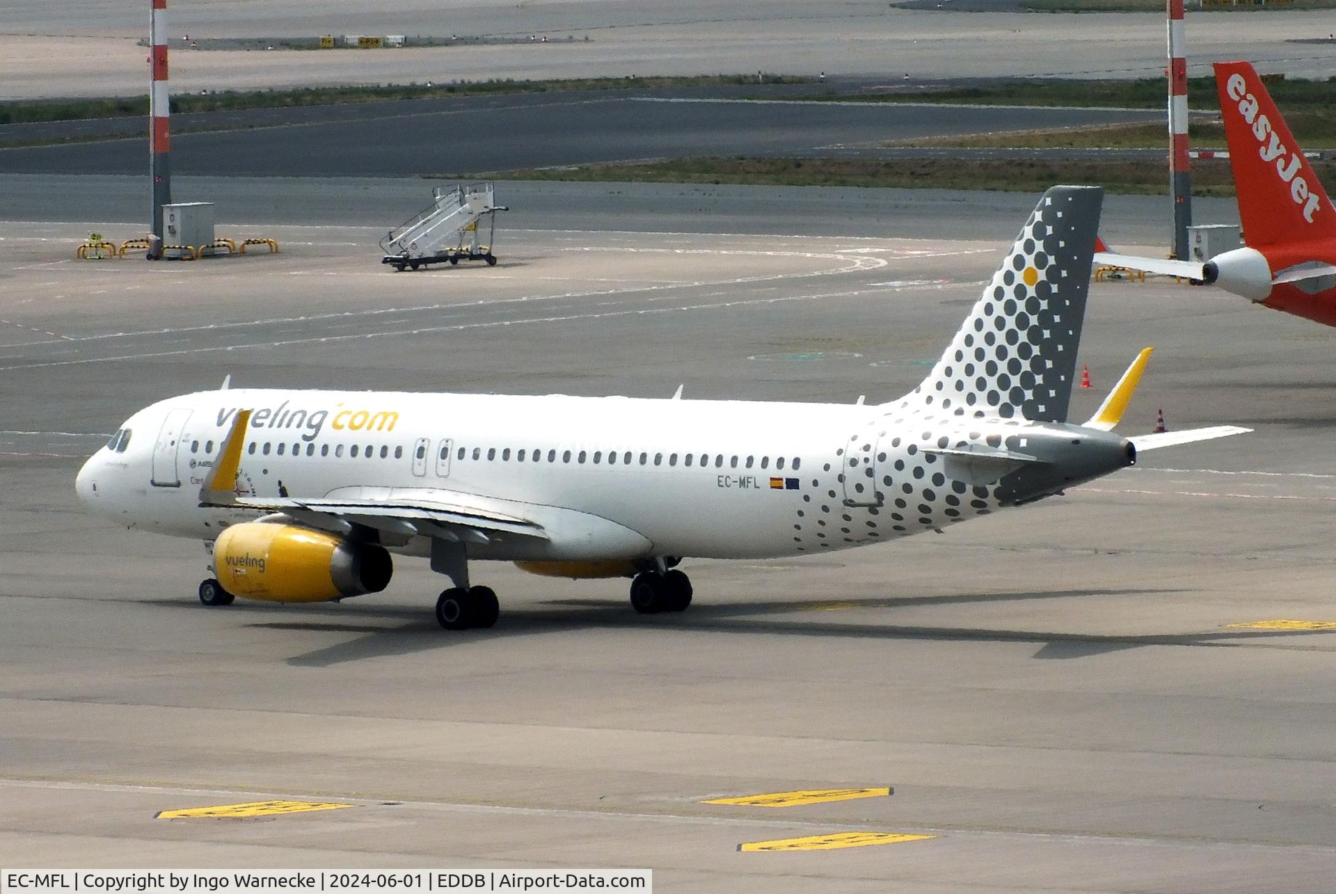 EC-MFL, 2015 Airbus A320-232 C/N 6557, Airbus A320-232 of Vueling at Berlin Brandenburg airport