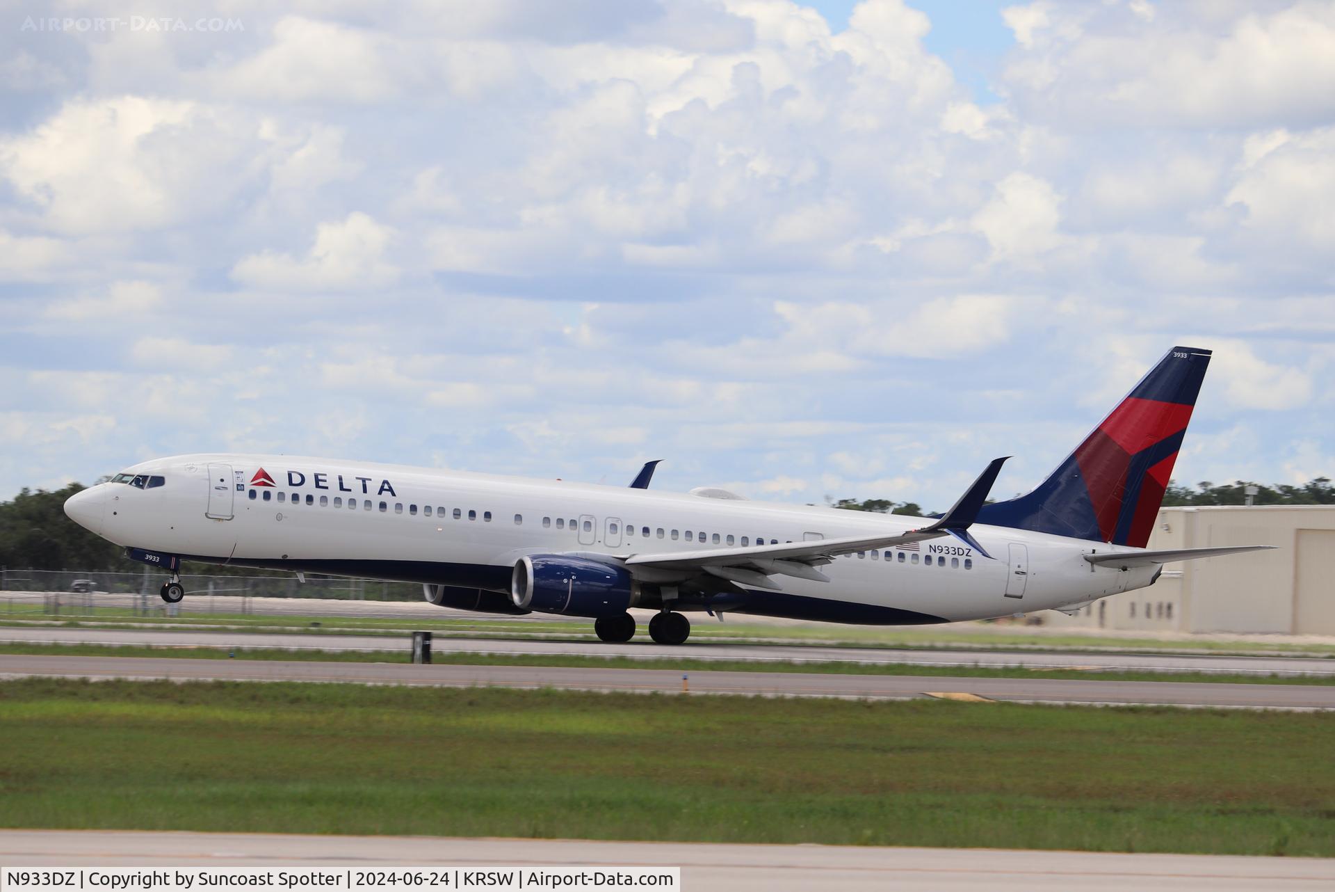 N933DZ, 2011 Boeing 737-9GP C/N 37288, Delta Flight 1153 departs Runway 24 at Southwest Florida International Airport enroute to Hartsfield-Jackson Atlanta International Airport