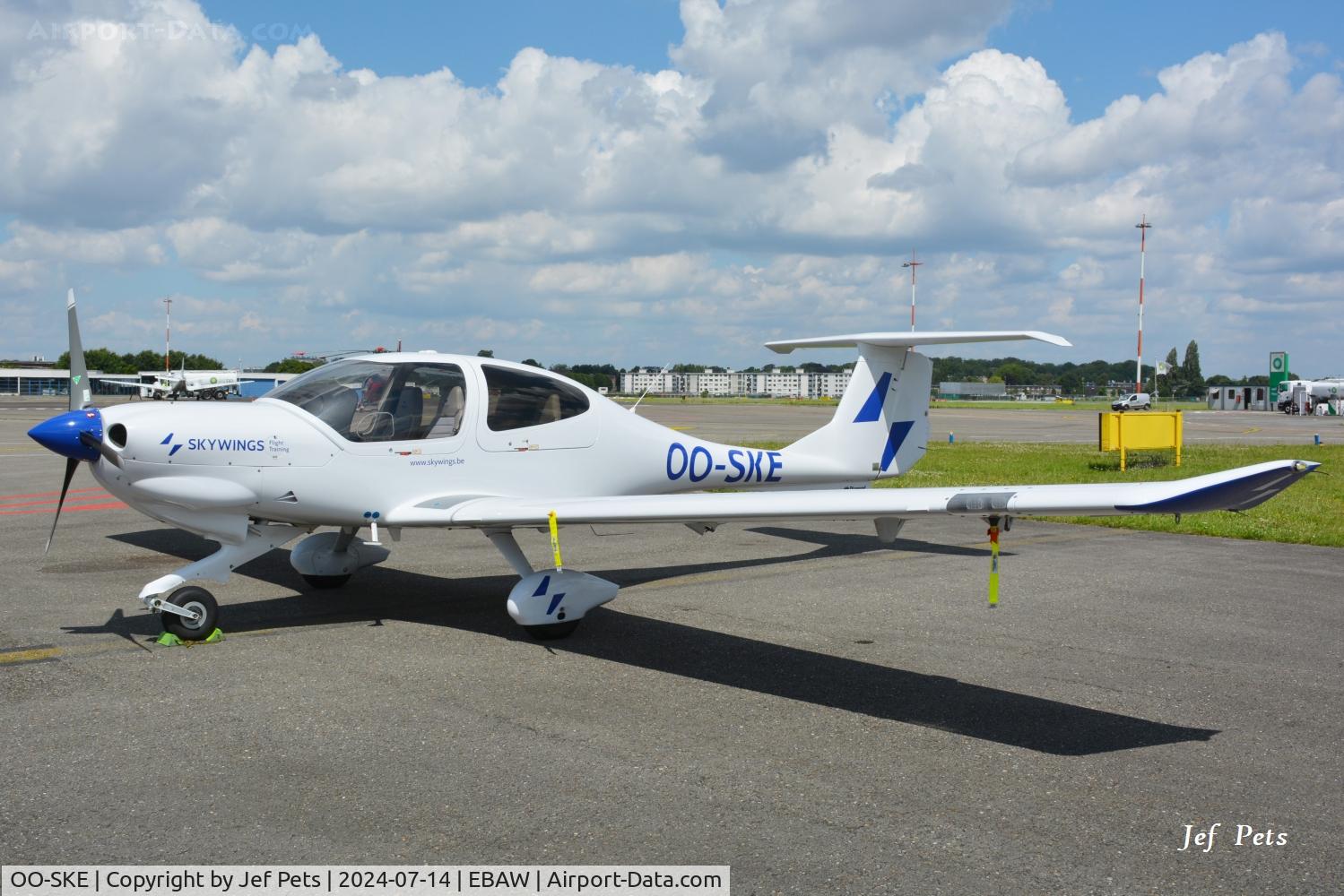 OO-SKE, Diamond DA-40TDI Diamond Star C/N D4.359, At Antwerp Airport.