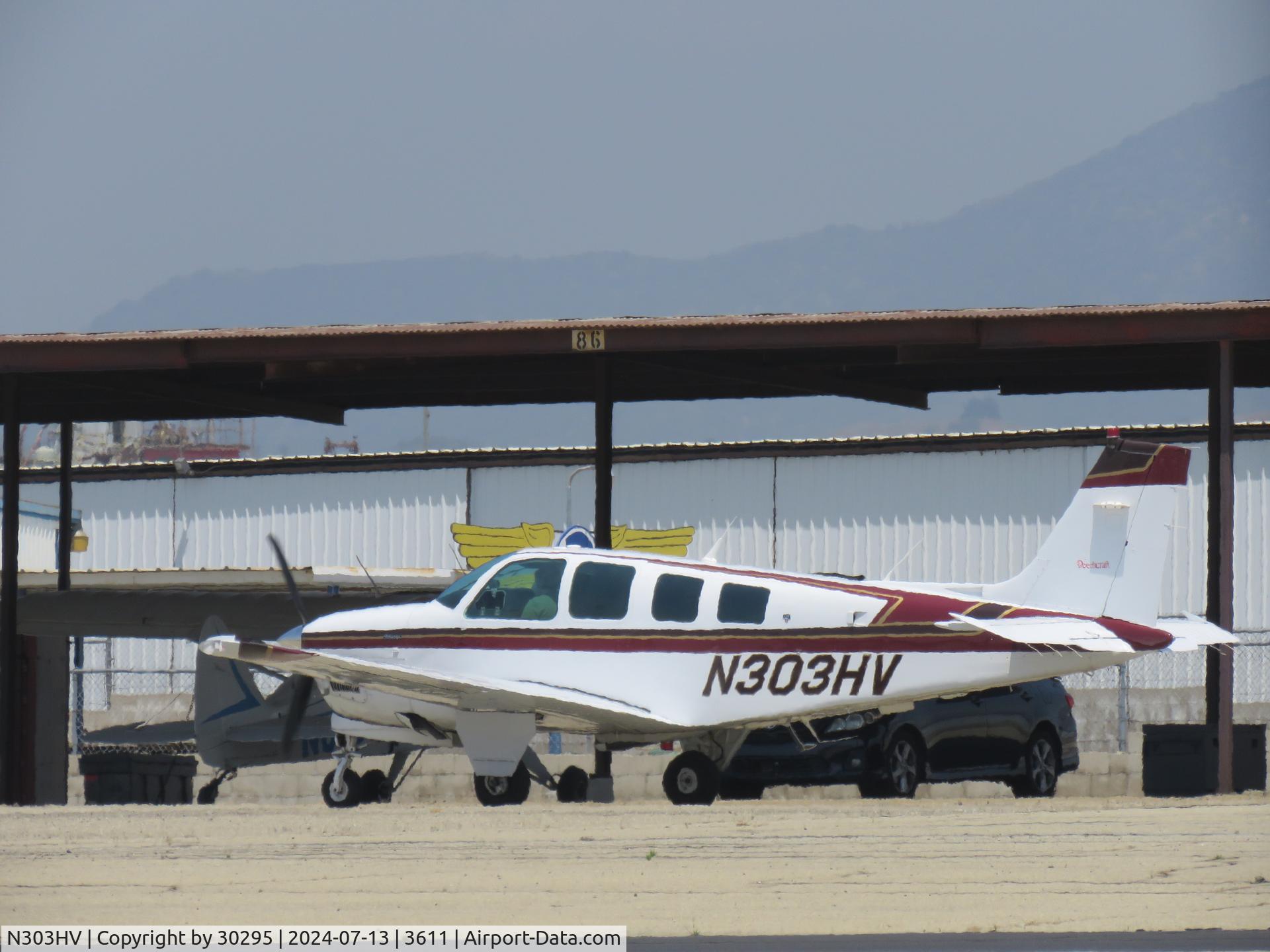 N303HV, 1994 Beech A36 Bonanza 36 C/N E-2864, Taxiing