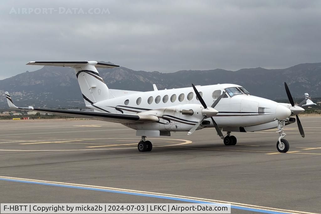 F-HBTT, 2005 Beech 300 (Super King Air 350) C/N FL-460, Parked