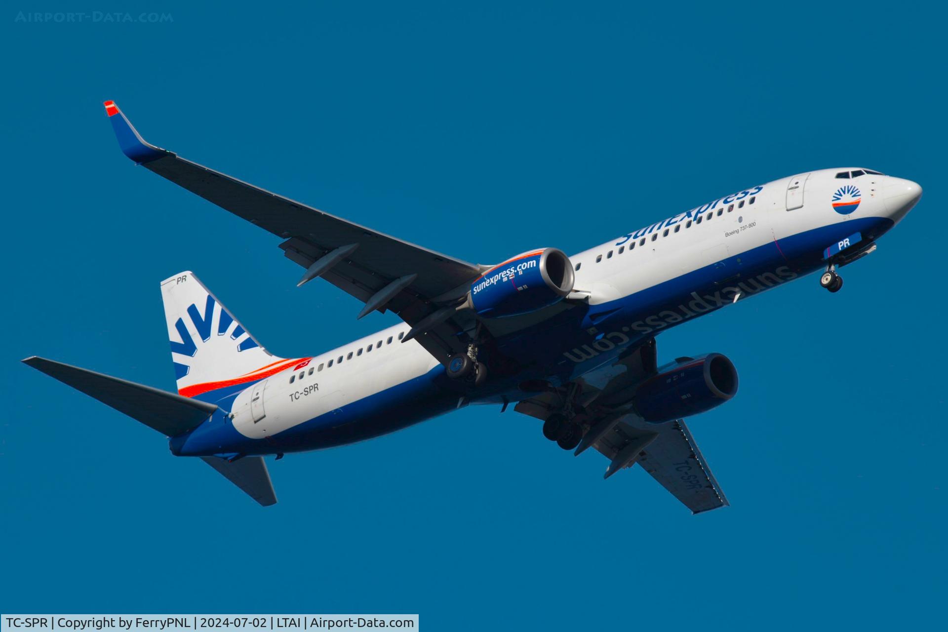 TC-SPR, 2012 Boeing 737-8JP(WL) C/N 39444, SunExpress B738 over the coast line