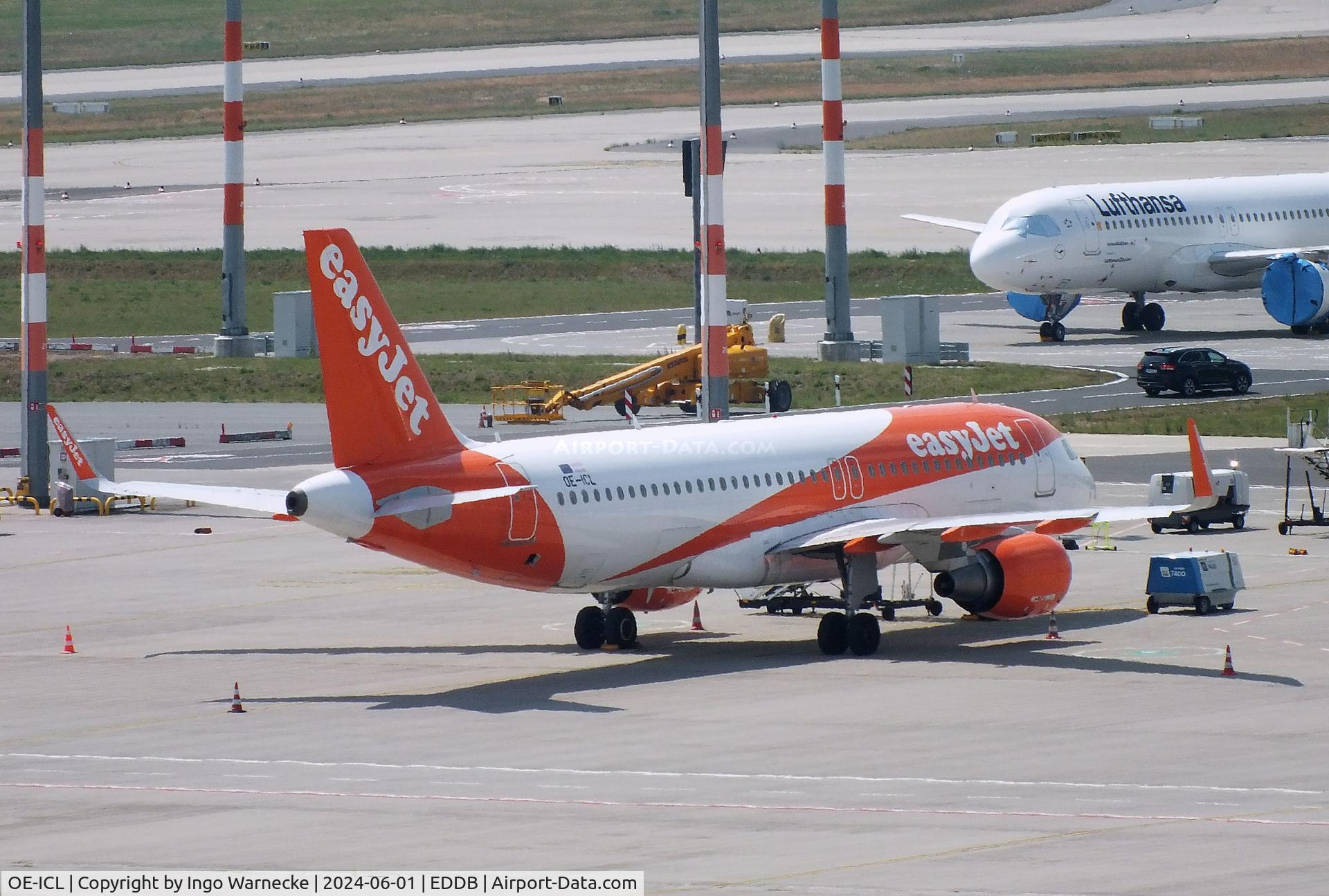 OE-ICL, 2012 Airbus A320-214 C/N 5318, Airbus A319-132 of easyJet at Berlin Brandenburg airport