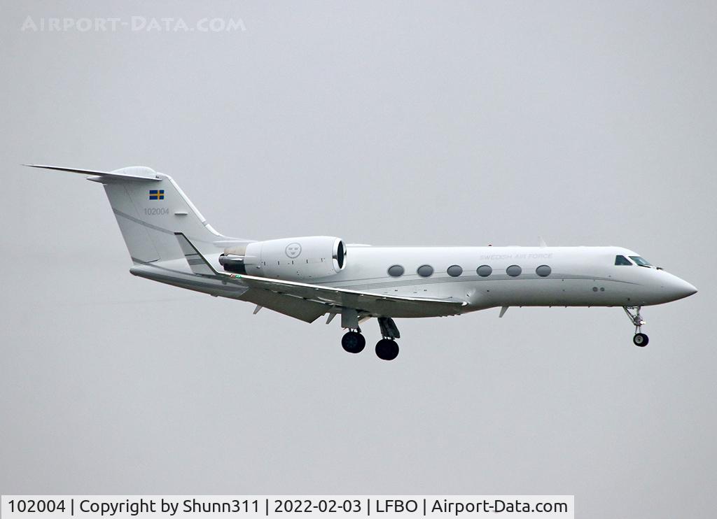 102004, Gulfstream Aerospace Tp102C (Gulfstream IV) C/N 1274, Landing rwy 32R