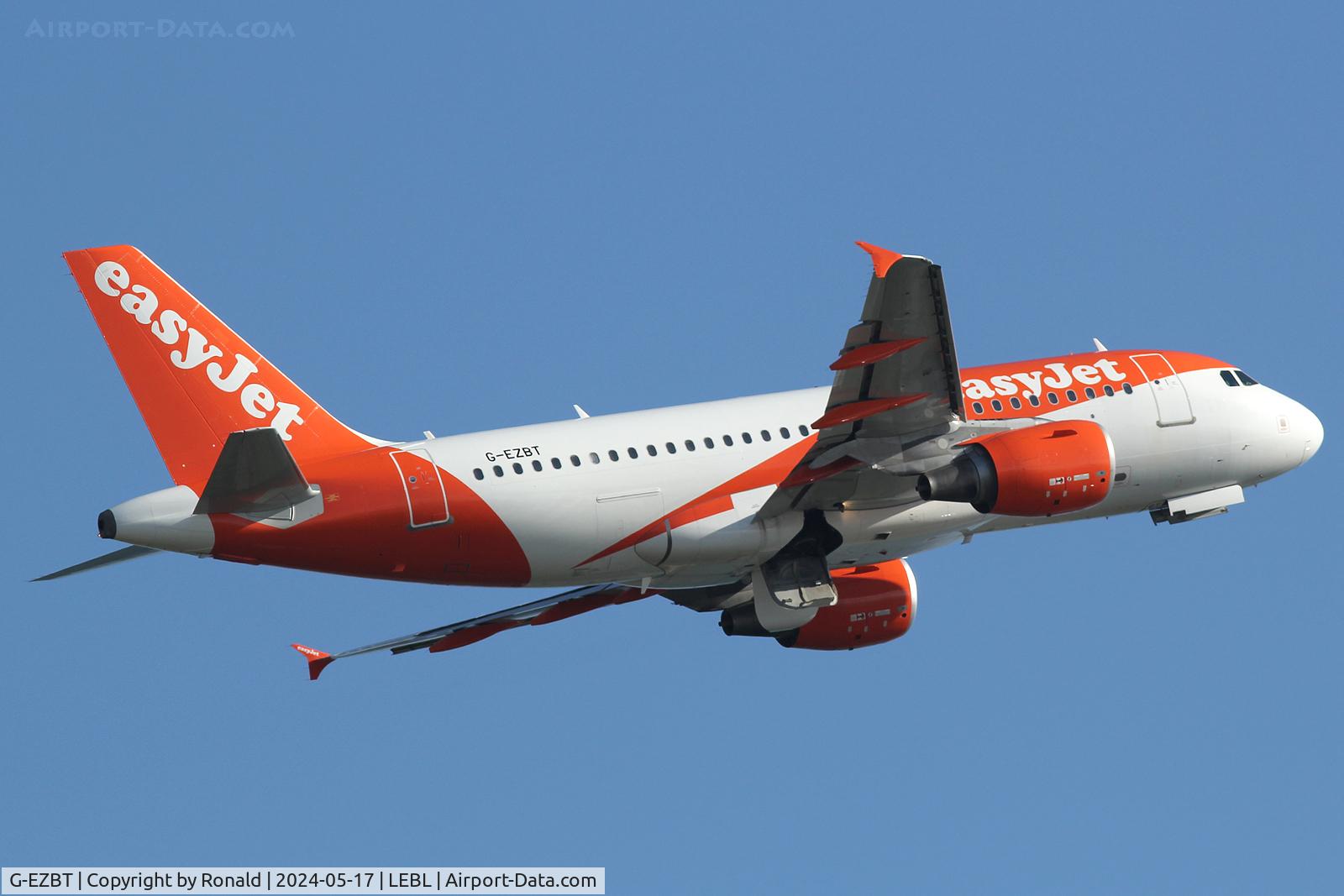 G-EZBT, 2007 Airbus A319-111 C/N 3090, at bcn