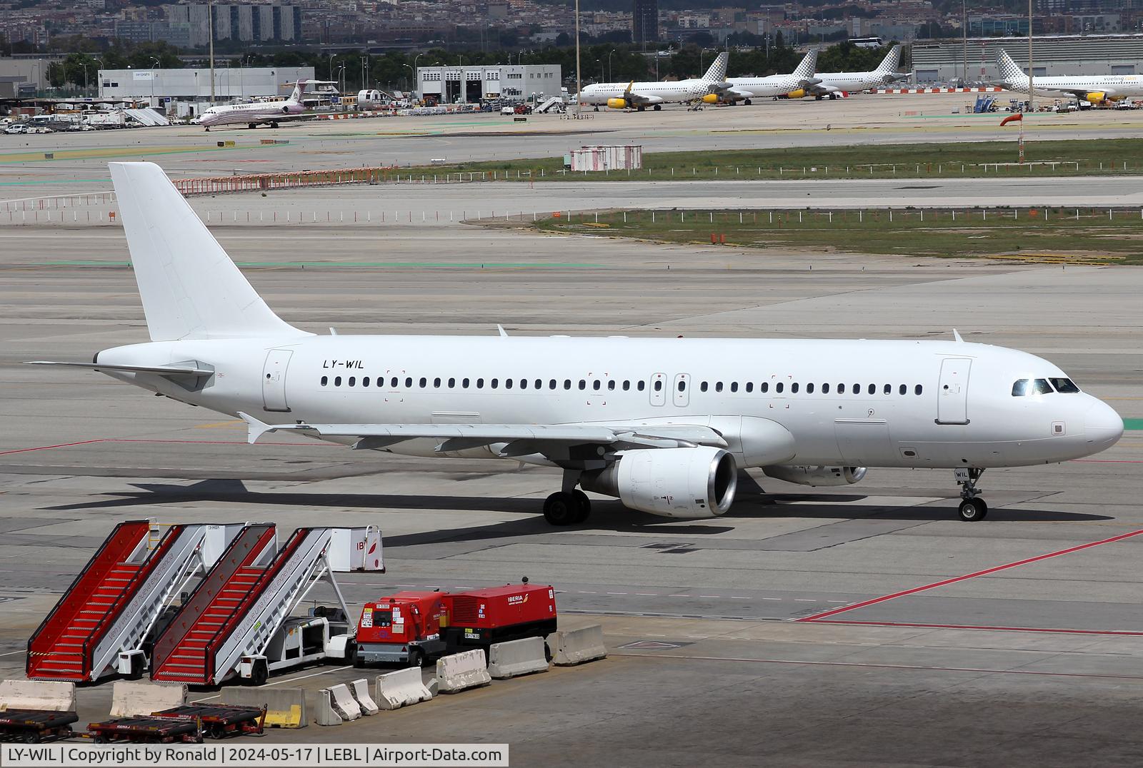 LY-WIL, 2007 Airbus A320-214 C/N 3138, at bcn