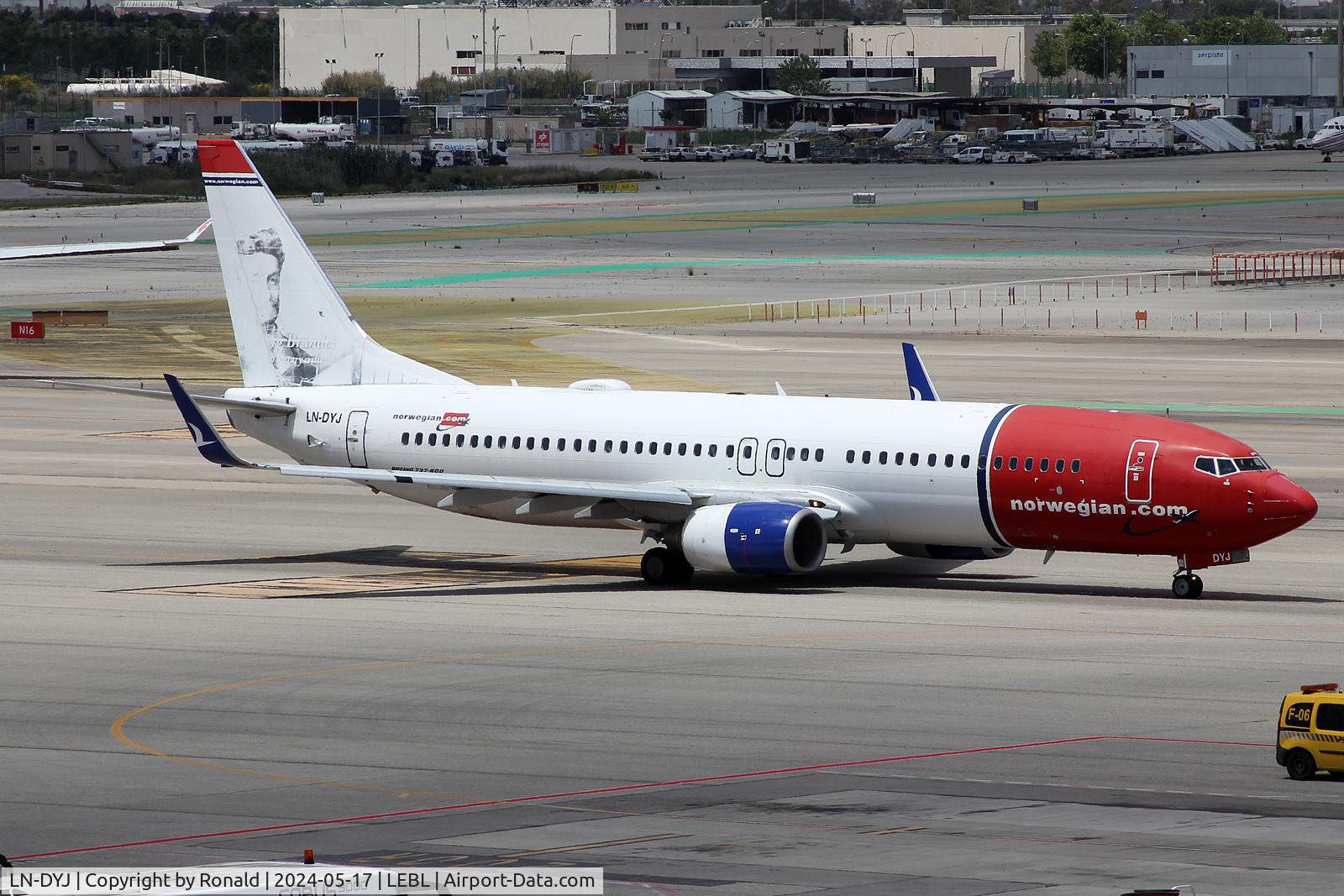 LN-DYJ, 2010 Boeing 737-8JP C/N 39045, at bcn
