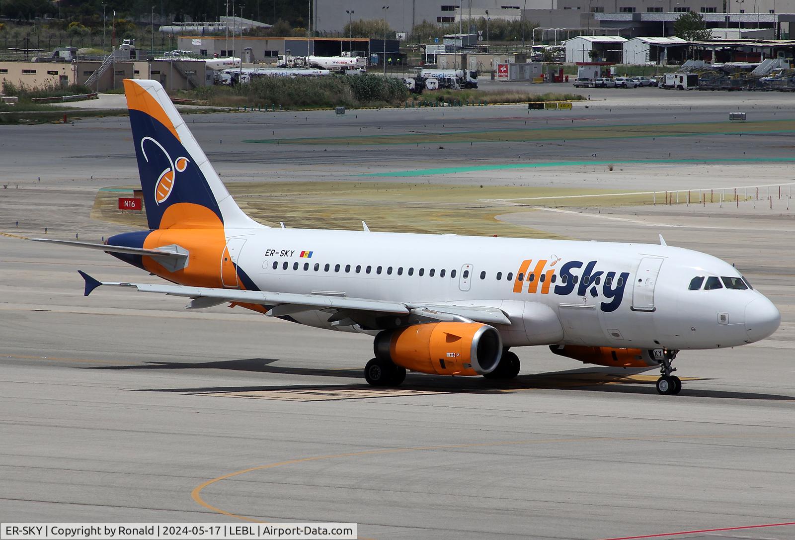 ER-SKY, 2004 Airbus A319-131 C/N 2326, at bcn