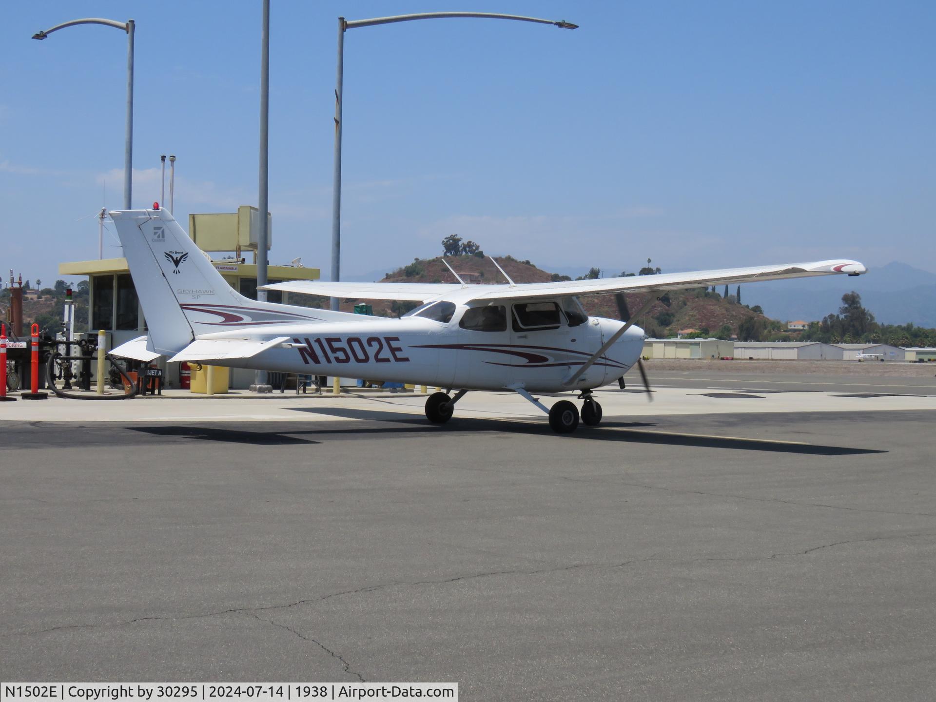 N1502E, 2005 Cessna 172S Skyhawk SP C/N 172S9900, Fuelling