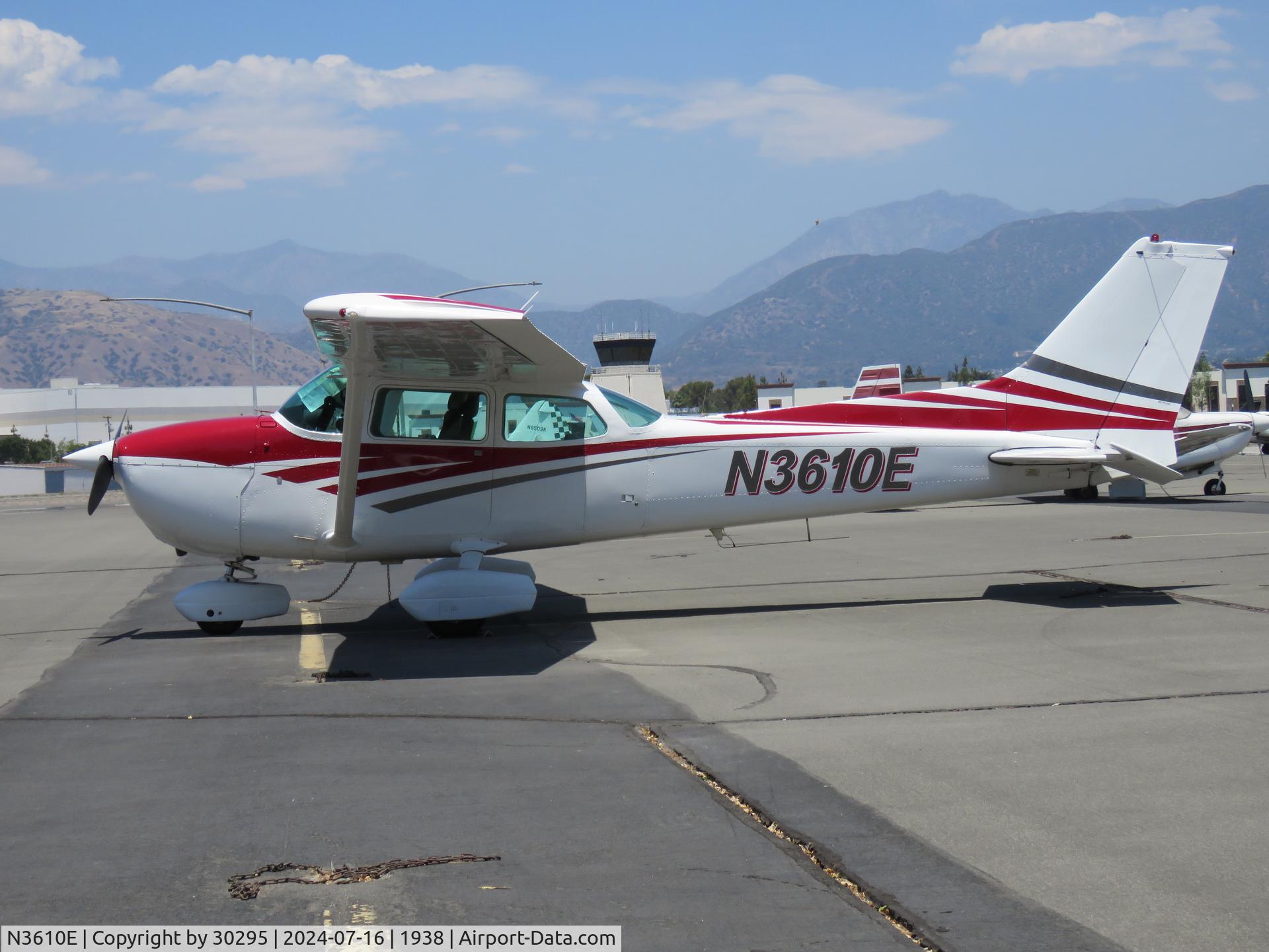 N3610E, 1979 Cessna 172N C/N 17271607, Parked