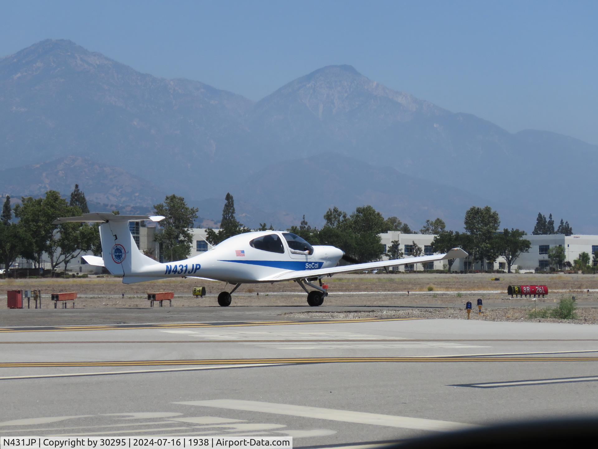 N431JP, 2004 Diamond DA-40 Diamond Star C/N 40.431, Taxiing