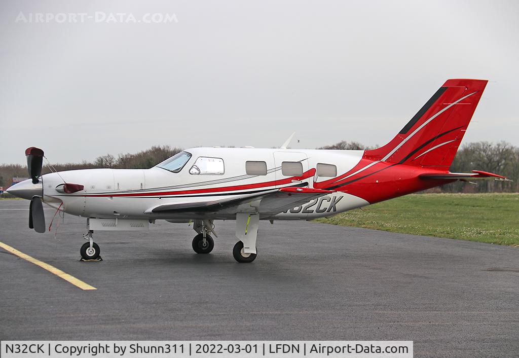 N32CK, 2001 Piper PA-46-500TP Malibu Meridian C/N 4697123, Parked...