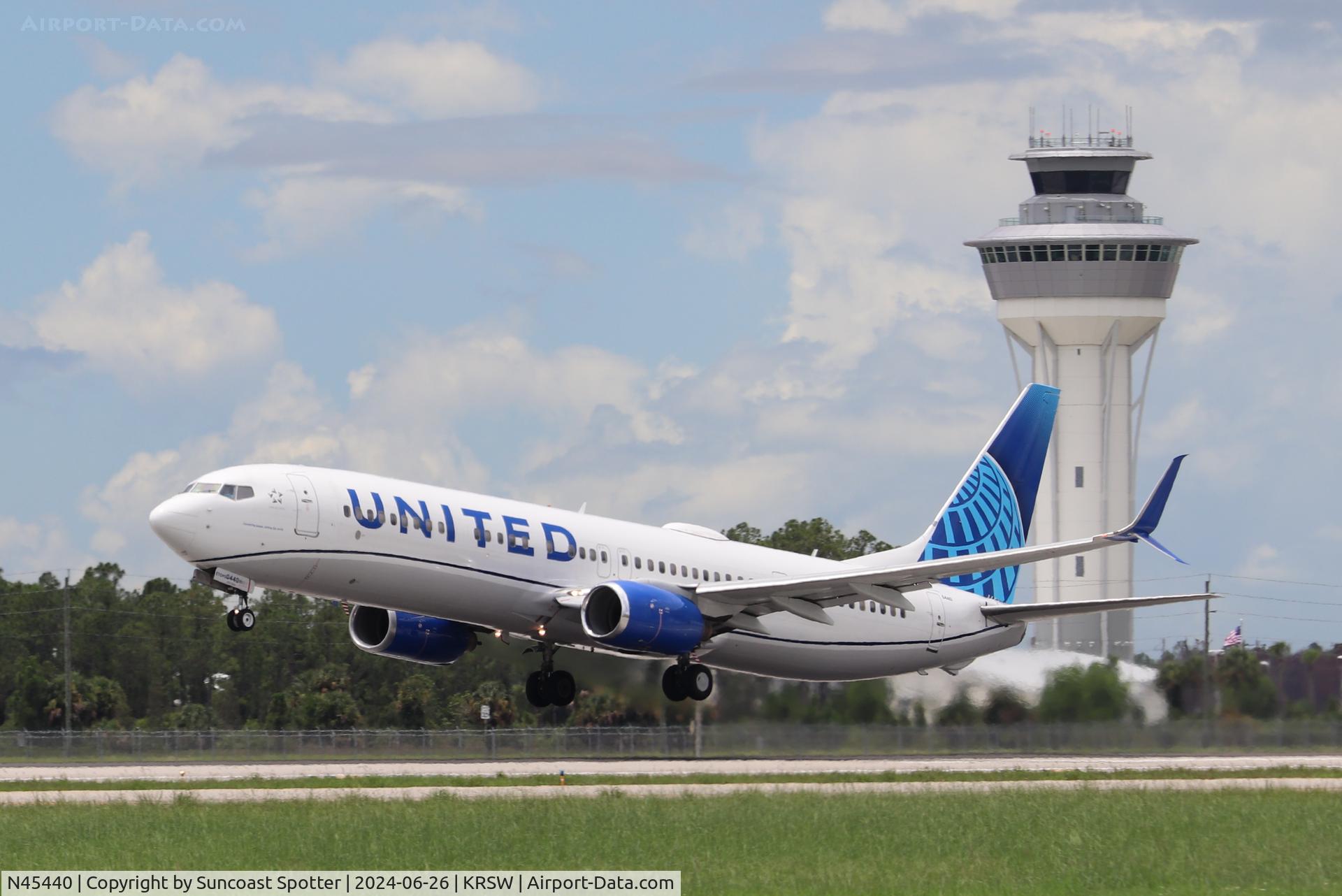 N45440, 2009 Boeing 737-924/ER C/N 33535, United Flight 2435 departs Runway 6 at Southwest Florida International Airport enroute to Washington Dulles International Airport