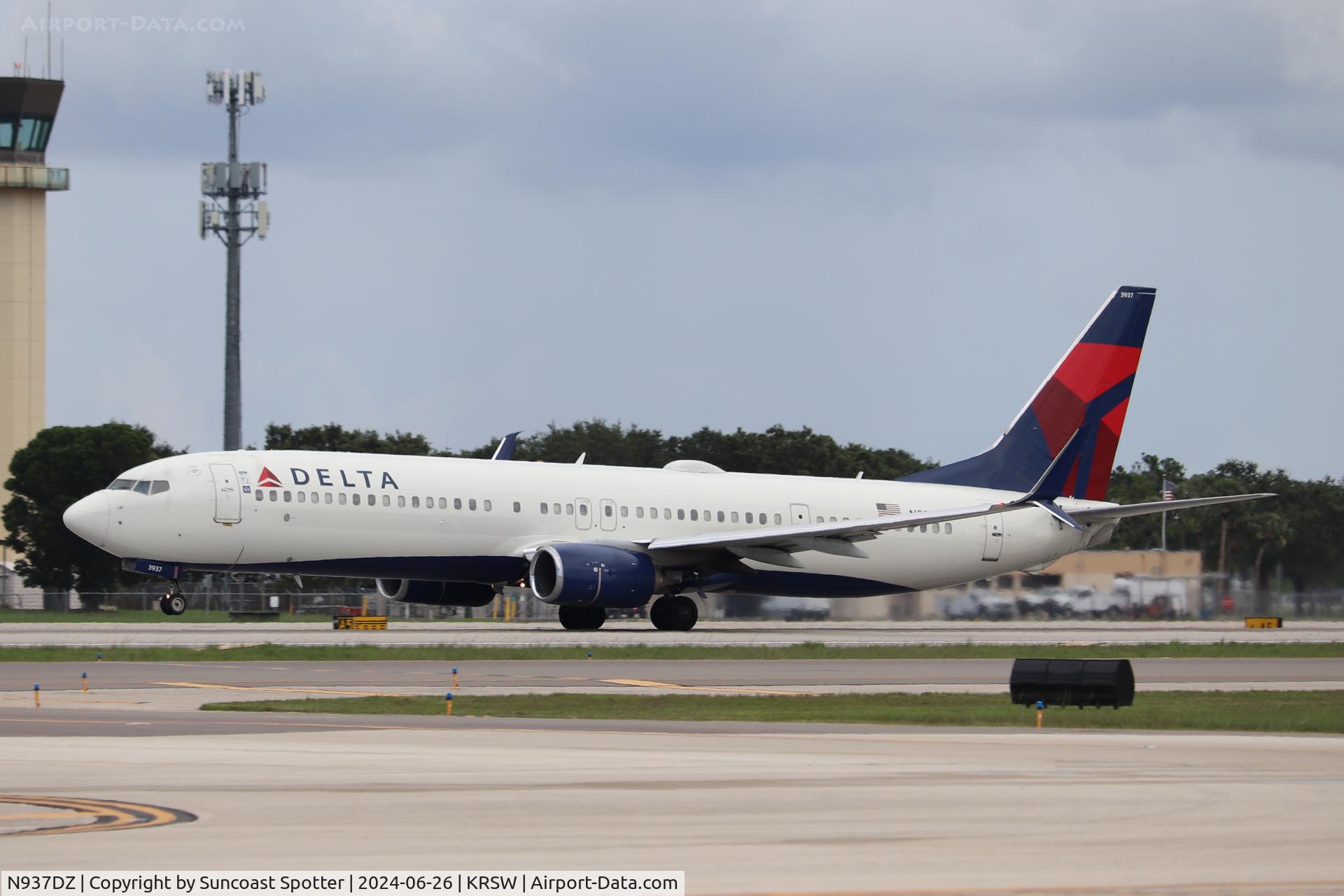 N937DZ, 2012 Boeing 737-9GP C/N 38315, Delta Flight departs Runway 24 at Southwest Florida International Airport enroute to Hartsfield-Jackson Atlanta International Airport