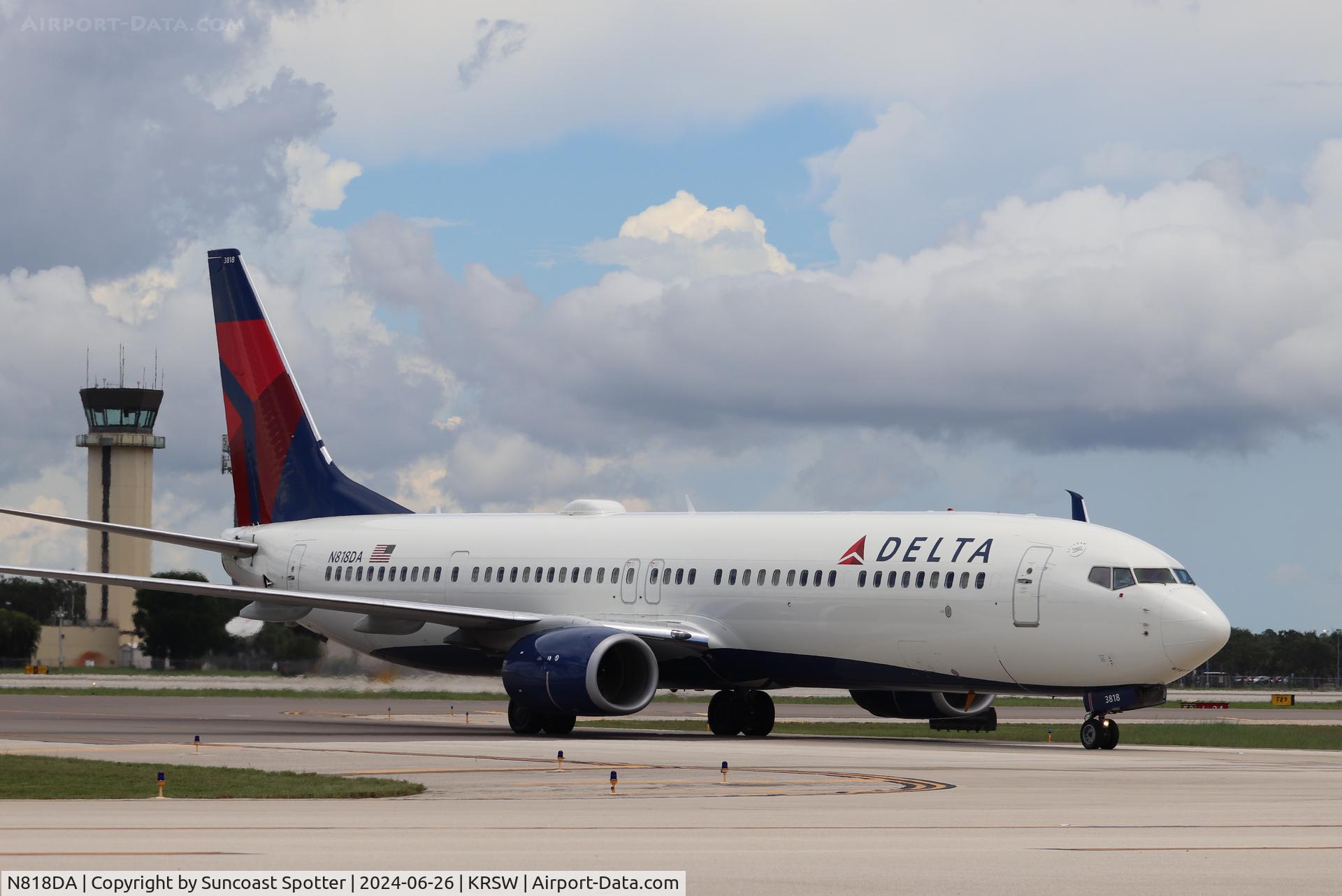 N818DA, 2014 Boeing 737-932/ER C/N 31928, Delta Flight 2226 taxis to the gate at Southwest Florida International Airport following flight from Minneapolis-St Paul International Airport