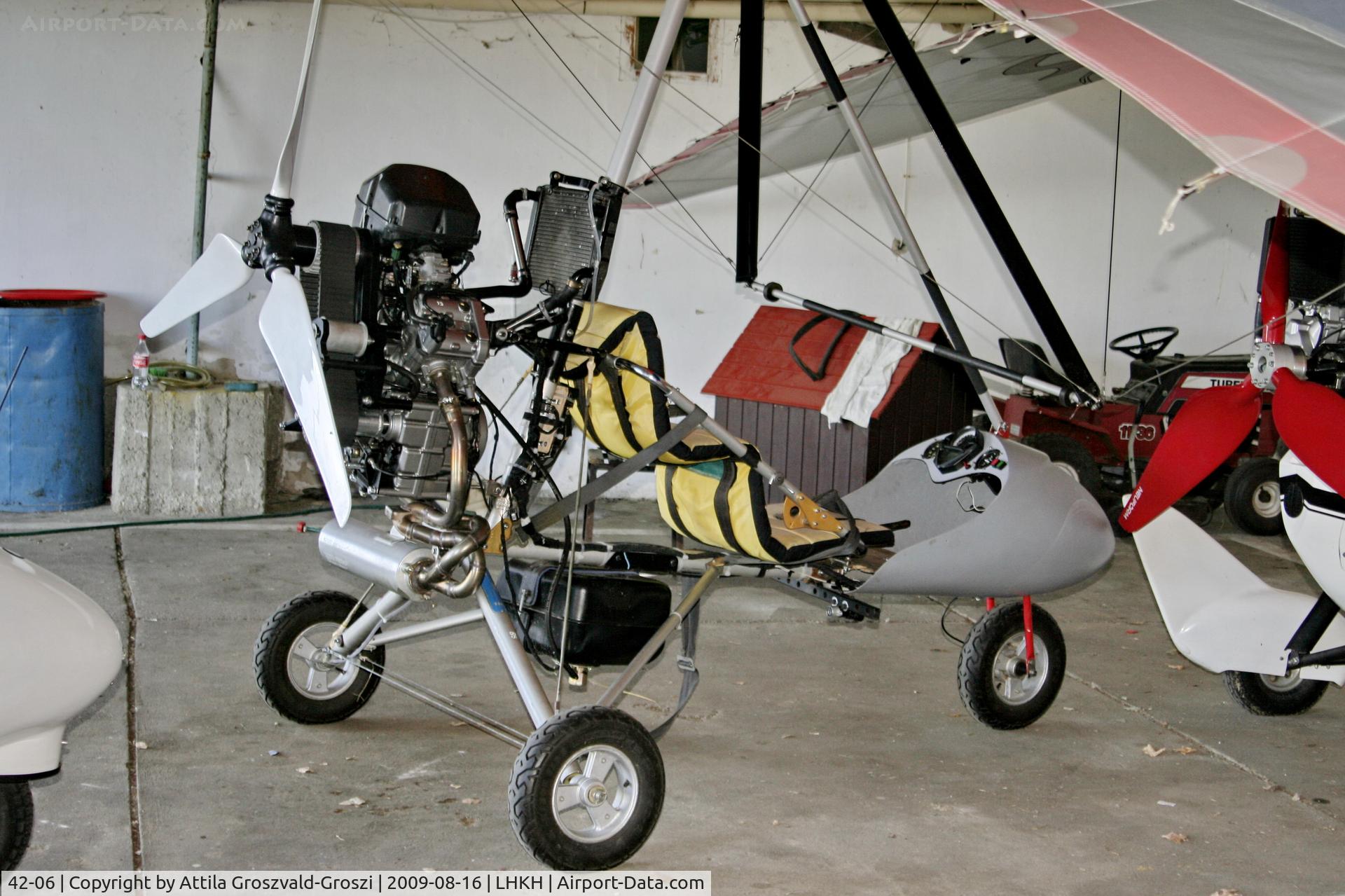 42-06, Halley Cosmos Chronos/Apollo Racer GT, LHKH - Kiskunfélegyháza Airport, Hungary