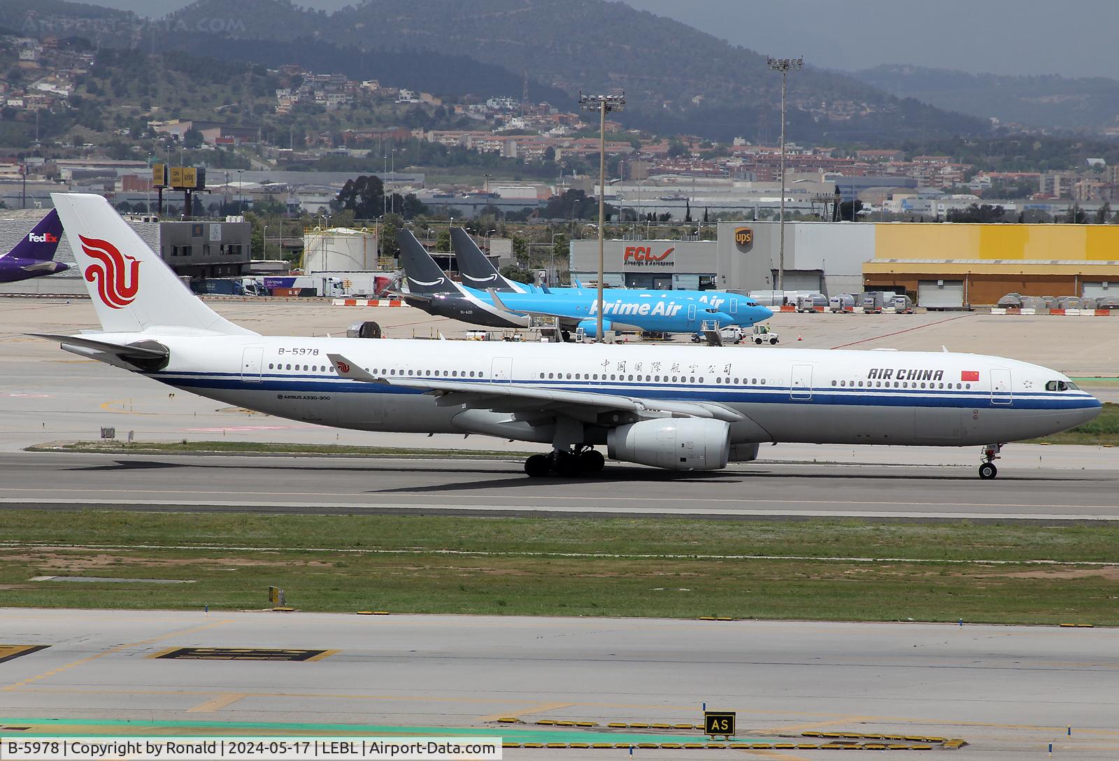B-5978, 2015 Airbus A330-343 C/N 1673, at bcn