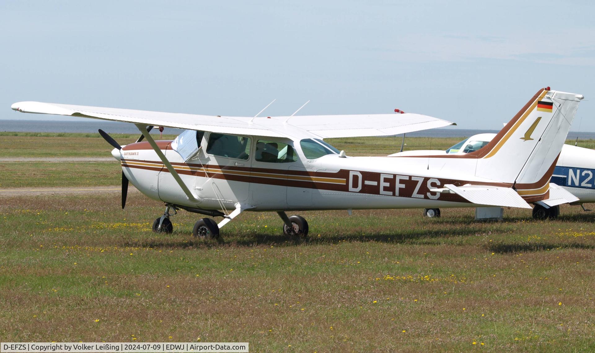 D-EFZS, 1982 Cessna 172P Skyhawk C/N 17275531, parking