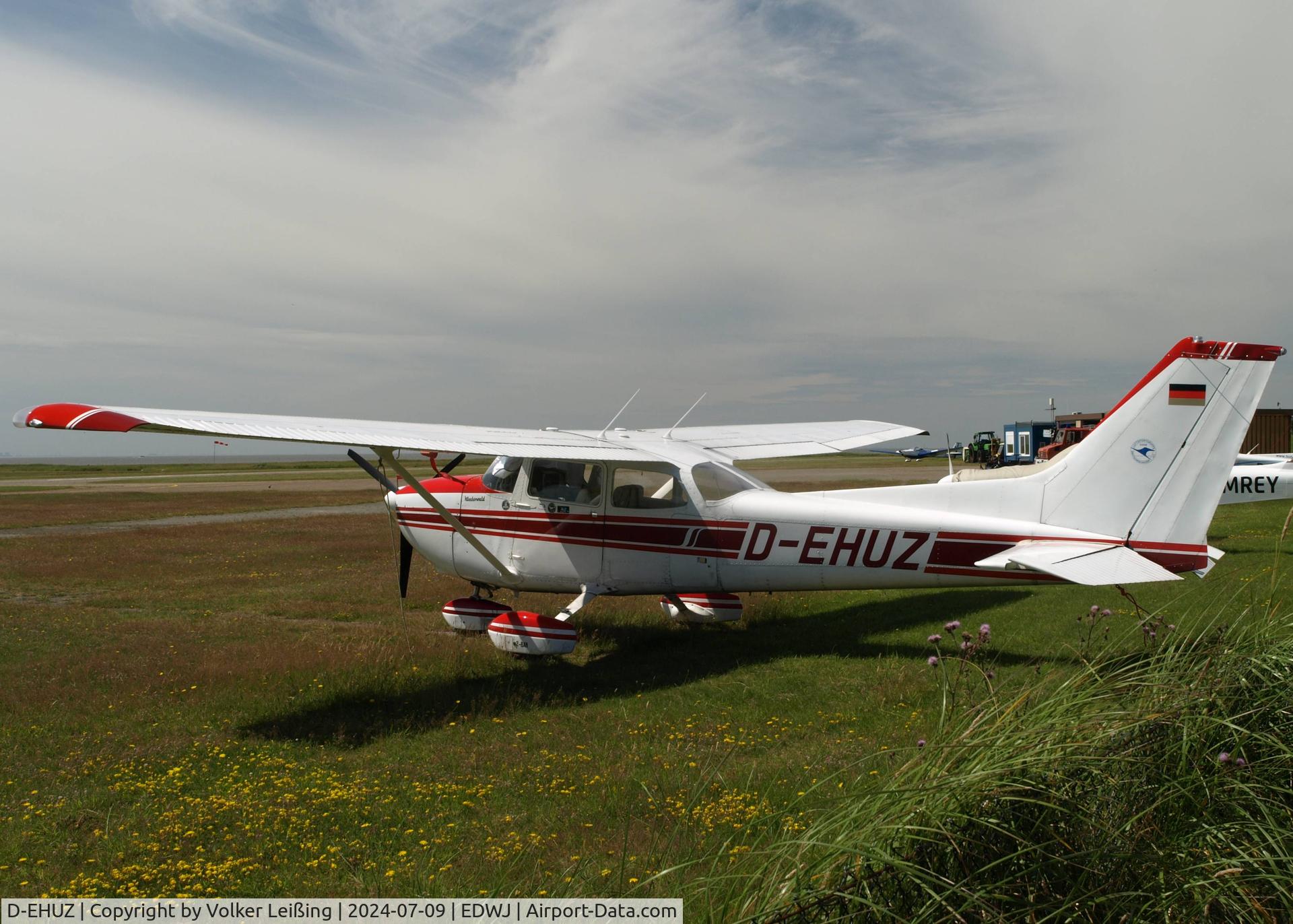 D-EHUZ, 1979 Reims F172N Skyhawk C/N F172011881, parking