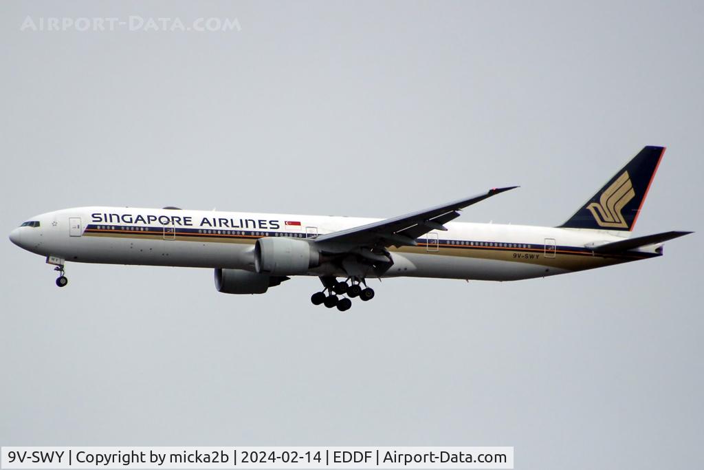 9V-SWY, 2014 Boeing 777-312/ER C/N 42238, Landing