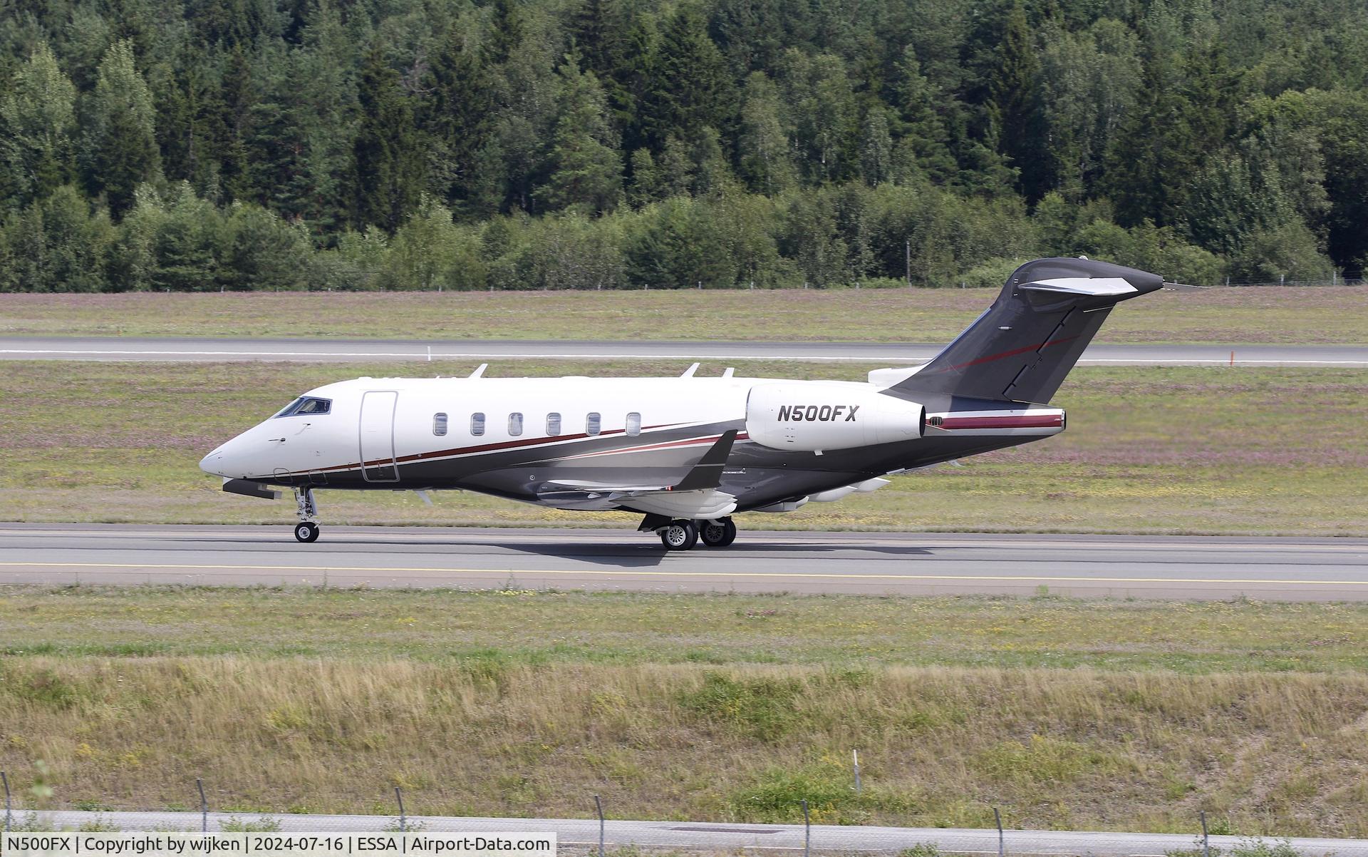 N500FX, 2022 Bombardier Challenger 350 C/N 20924, Twy W