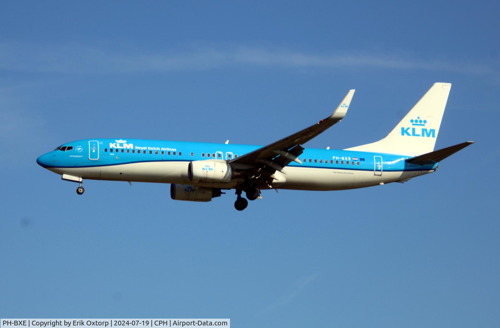 PH-BXE, 2000 Boeing 737-8K2 C/N 29595, PH-BXE landibg rw 22L