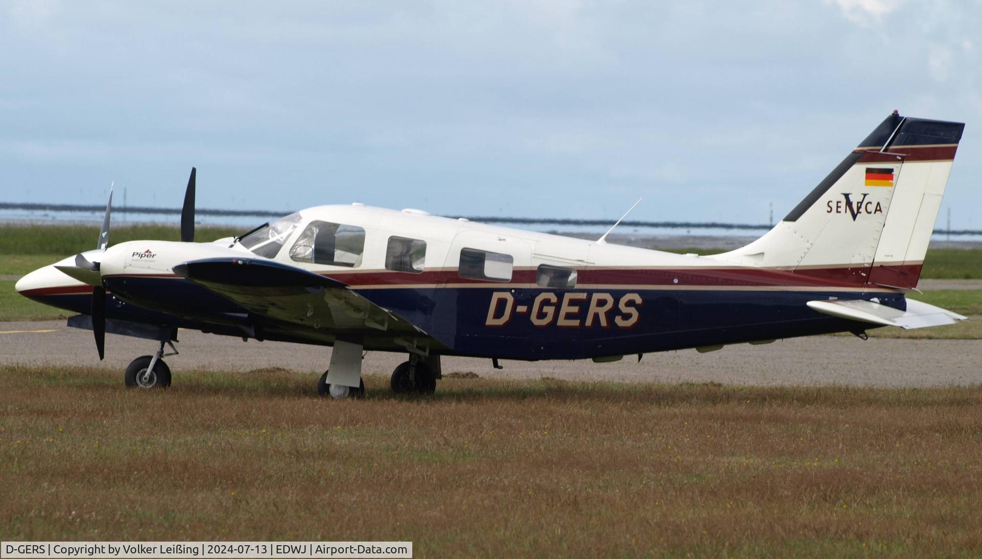 D-GERS, 1998 Piper PA-34-220T Seneca V C/N 34-49083, parking