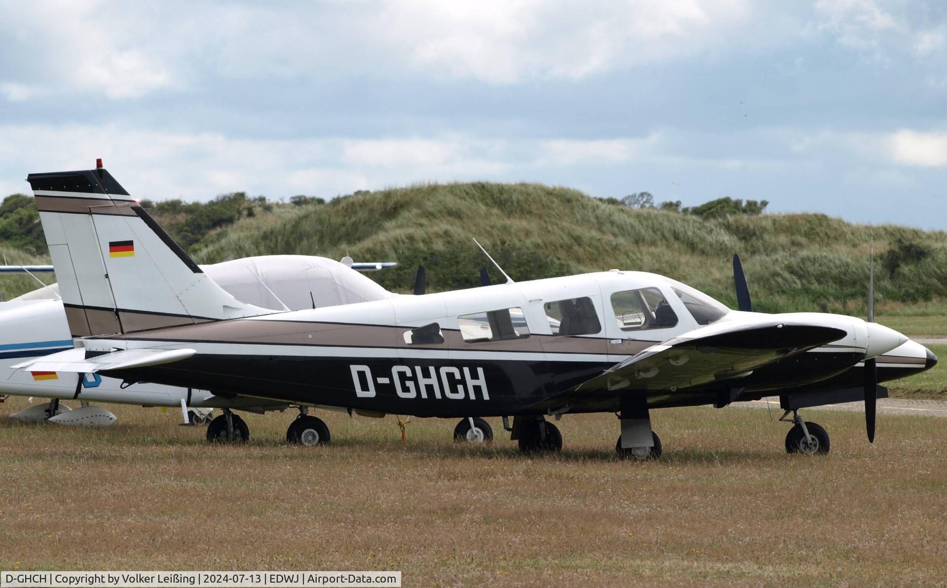 D-GHCH, 1995 PZL-Mielec M-20-03 Mewa C/N 1 AH 002-17, parking