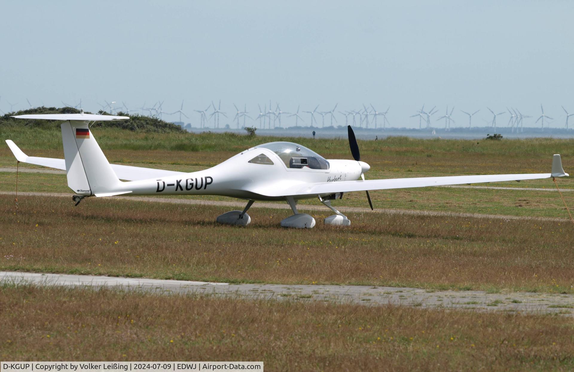 D-KGUP, 2008 Diamond HK36 TC-100 Super Simona C/N 36882, parking