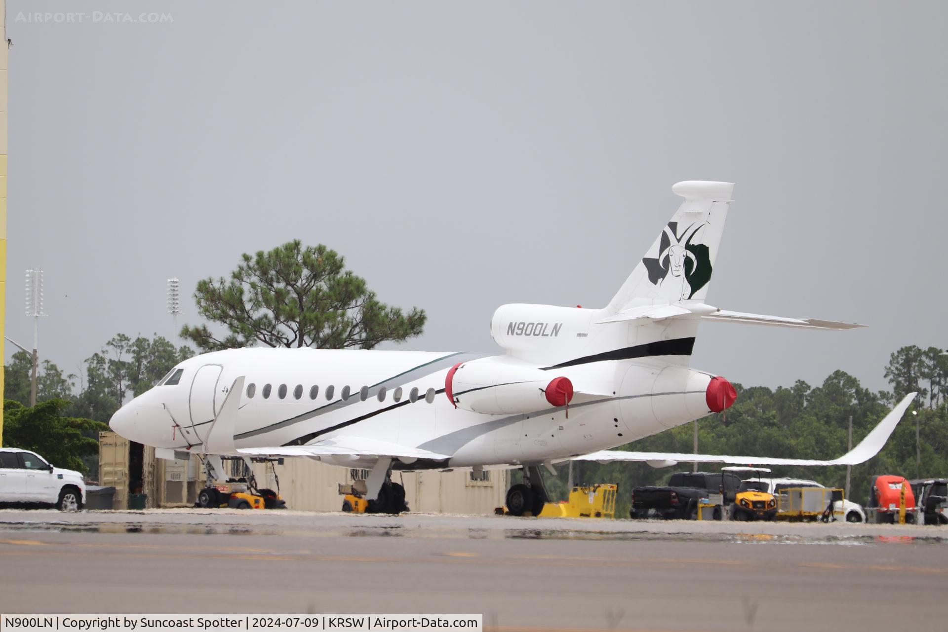N900LN, 1999 Dassault Falcon 900EX C/N 0043, Falcon 900LN sits on the Private Sky ramp at Southwest Florida International Airport