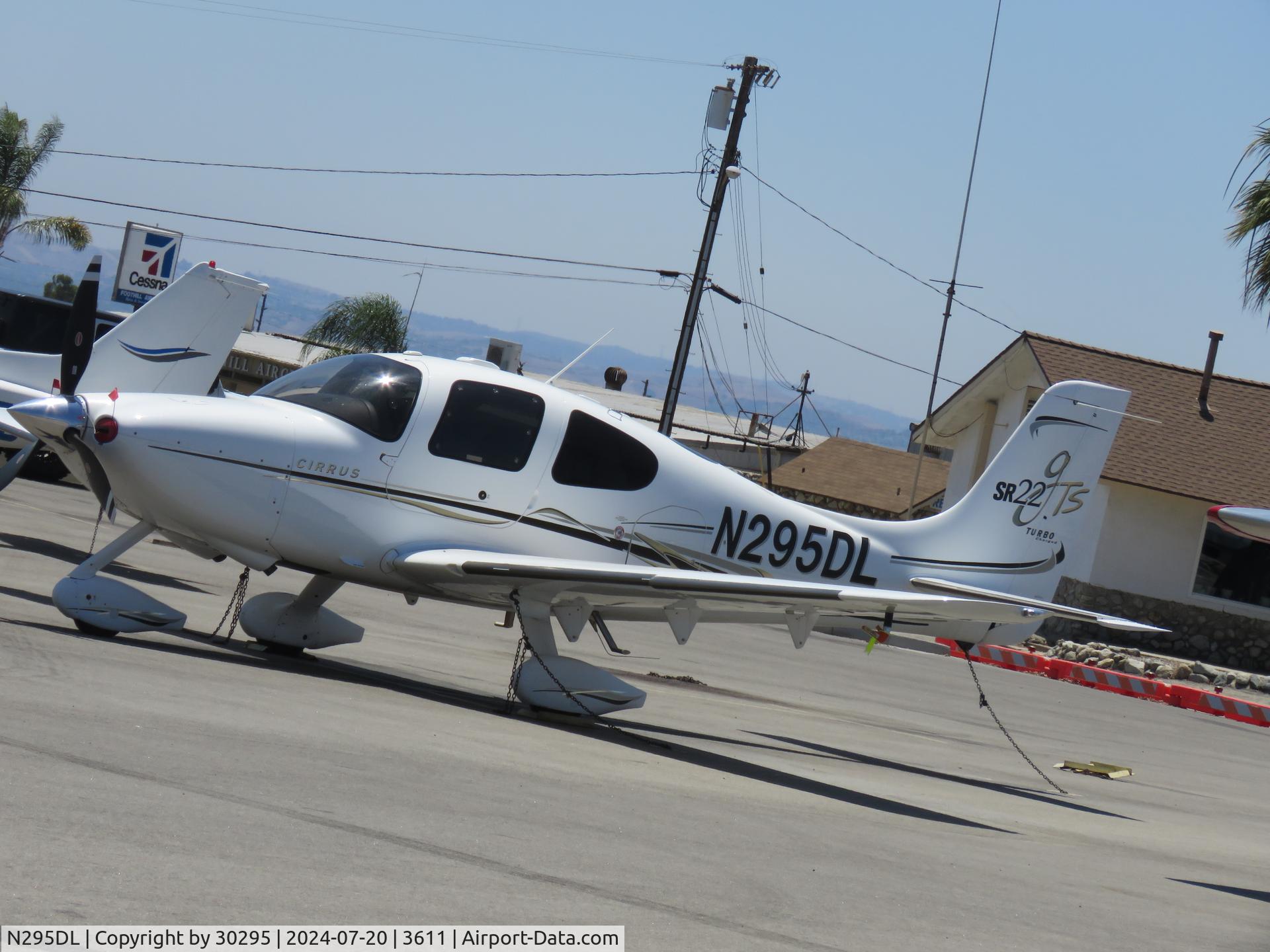 N295DL, 2007 Cirrus SR22 C/N 2335, Parked