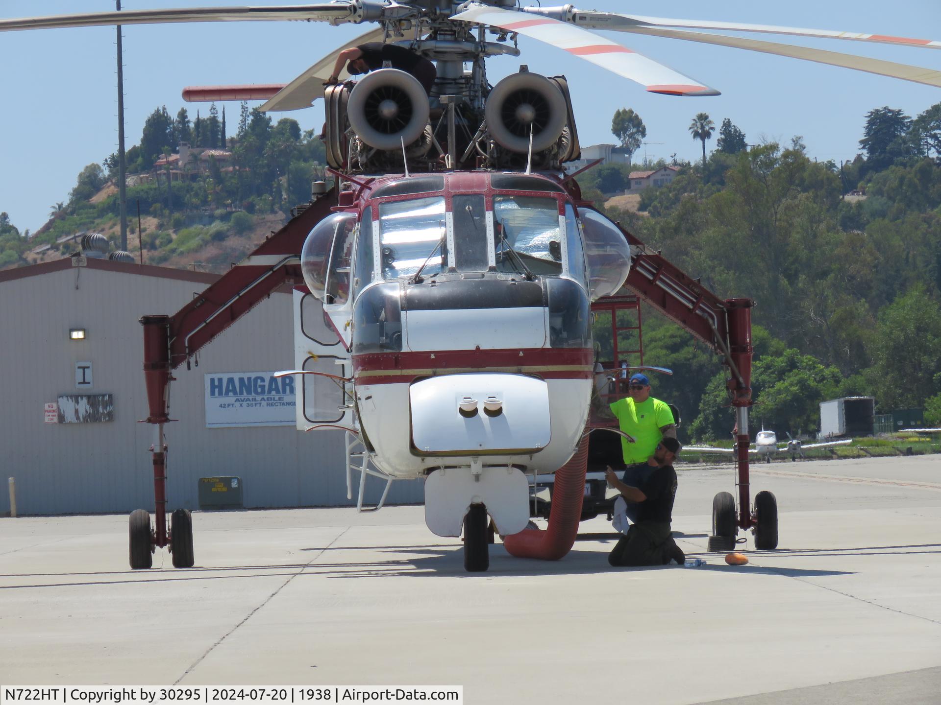 N722HT, 1969 Sikorsky CH-54B Tarhe C/N 64-075, Parked