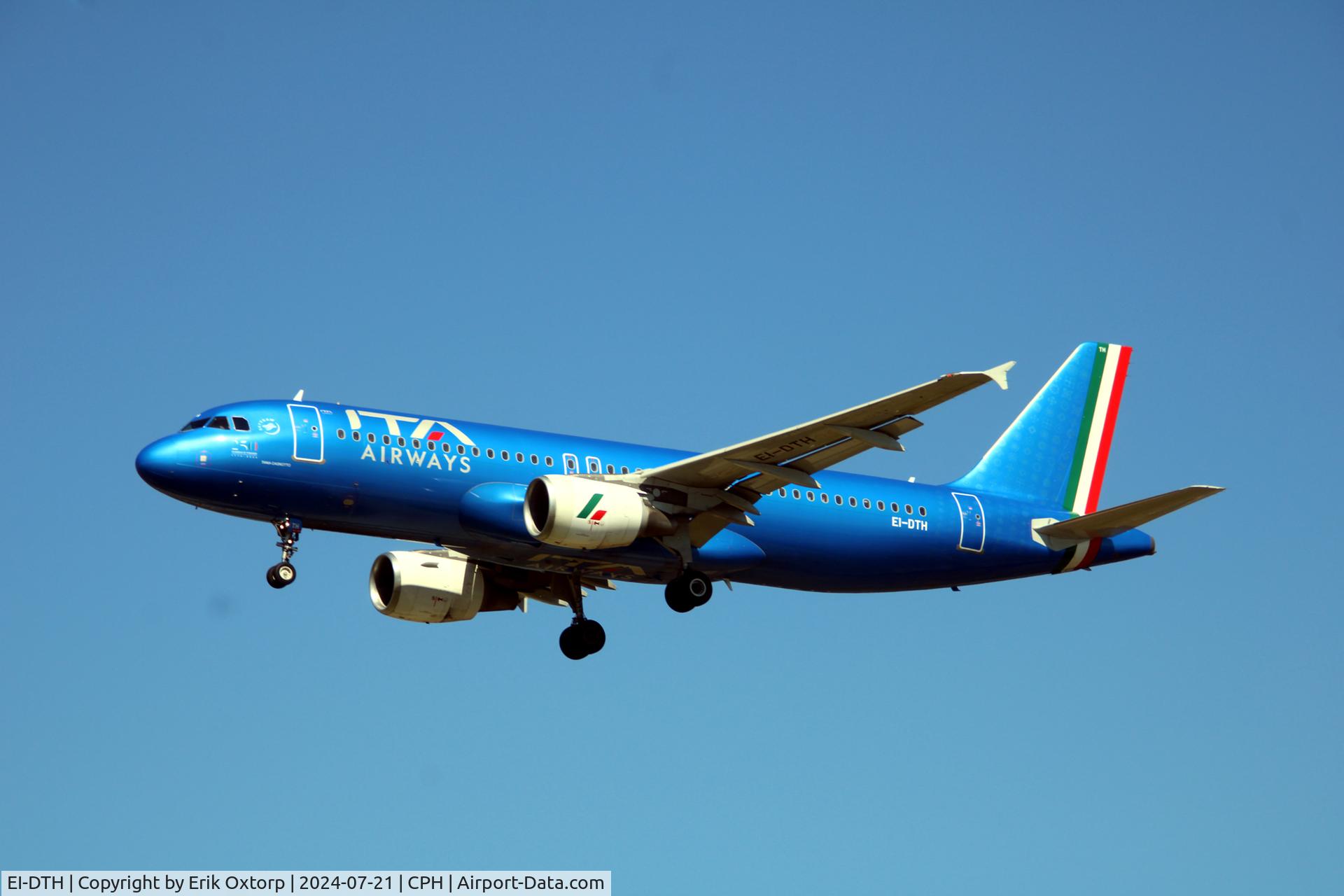EI-DTH, 2009 Airbus A320-216 C/N 3956, EI-DTH landing rw 22L